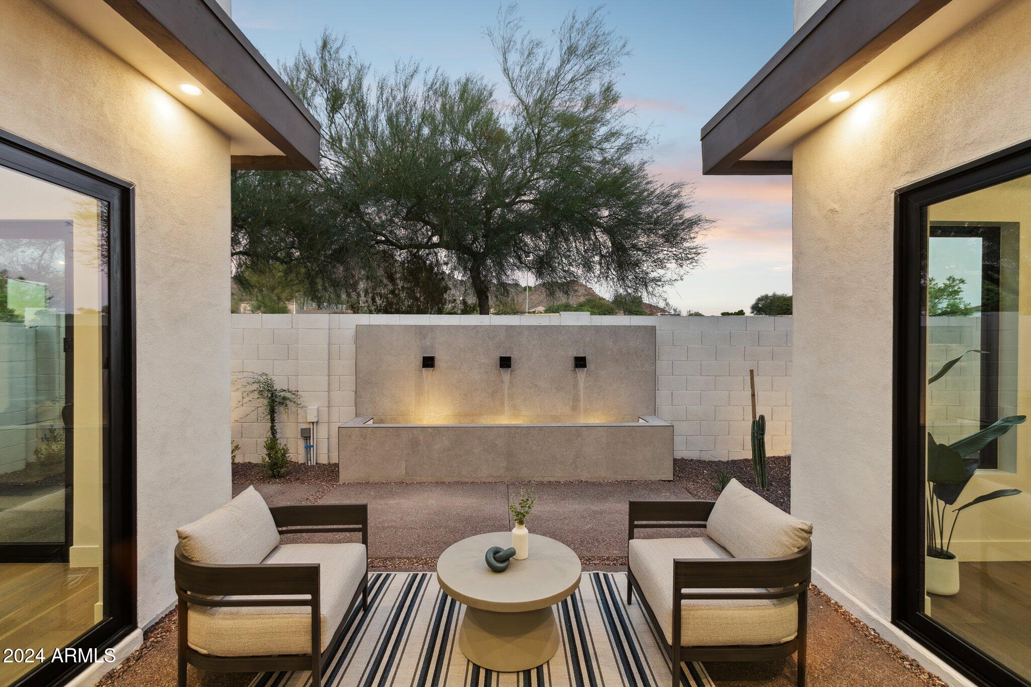 1819 E MYRTLE Avenue