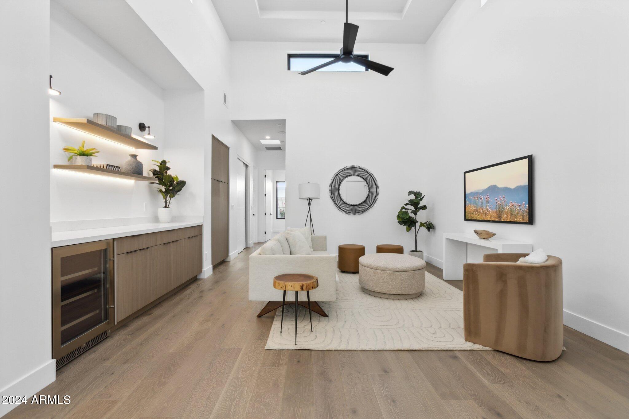 1819 E MYRTLE Avenue