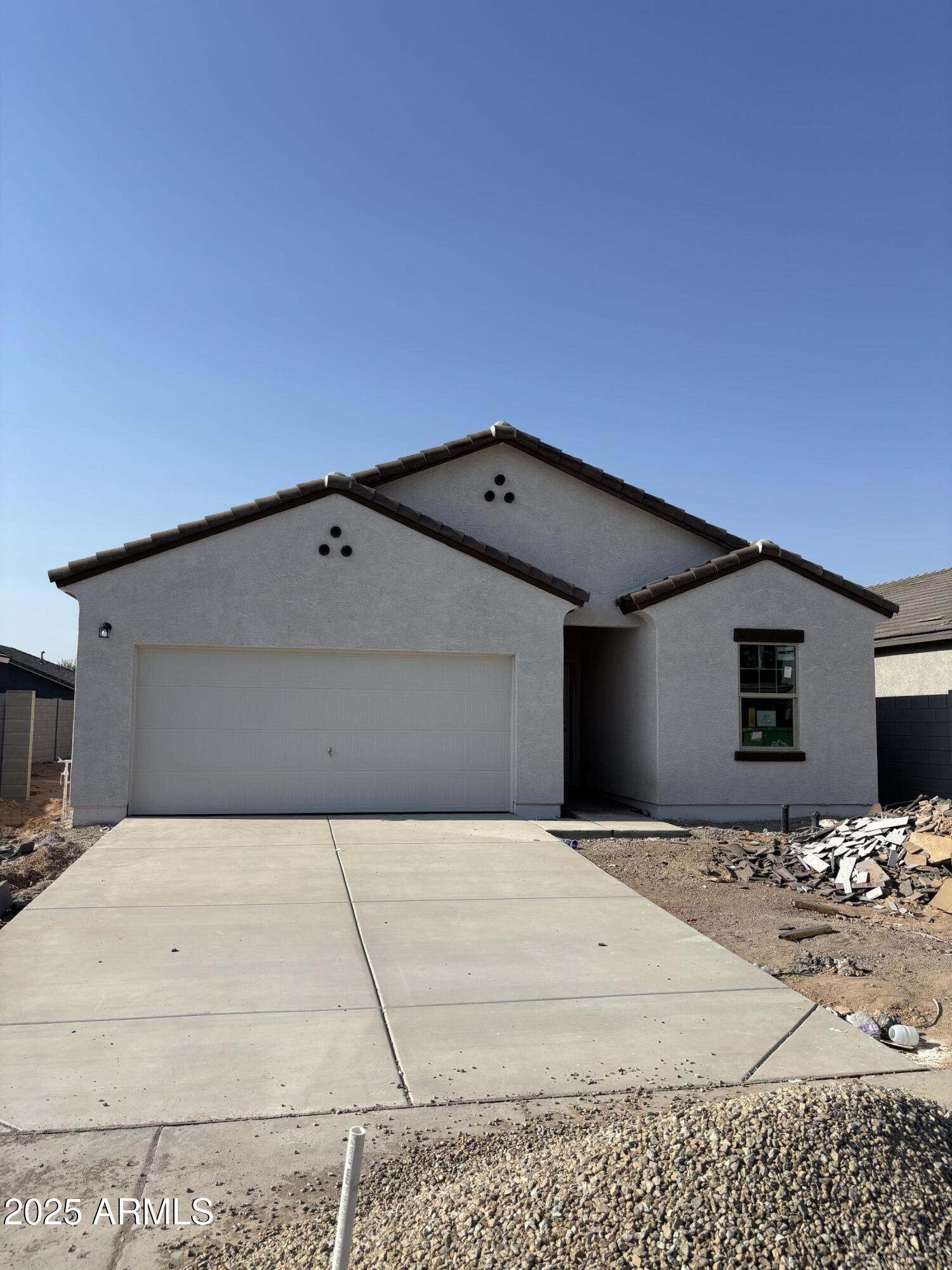 5662 E IRIS Drive