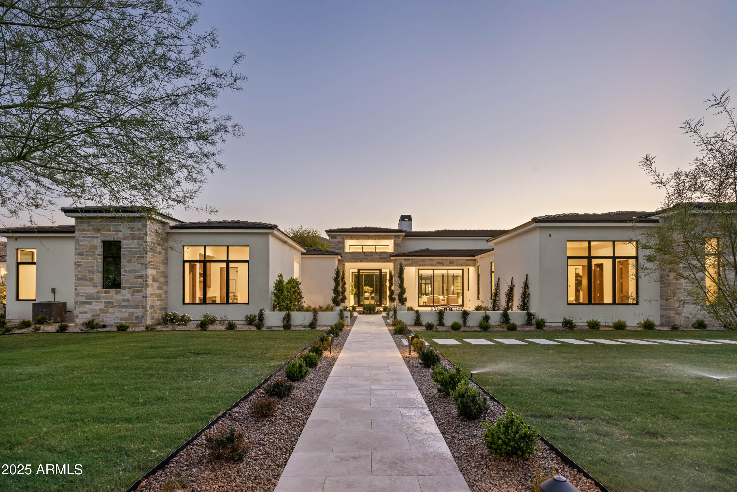 8230 N MOCKINGBIRD Lane