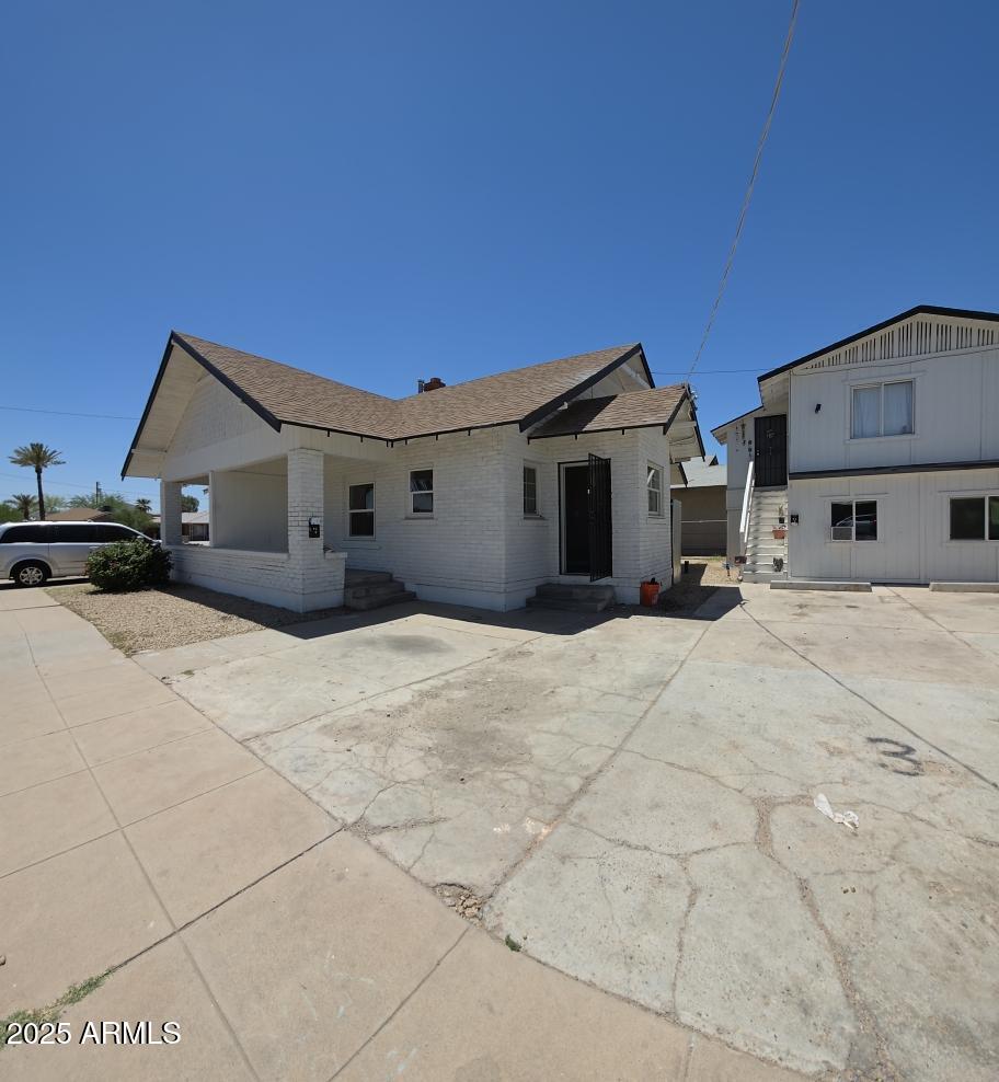 2002 W JEFFERSON Street