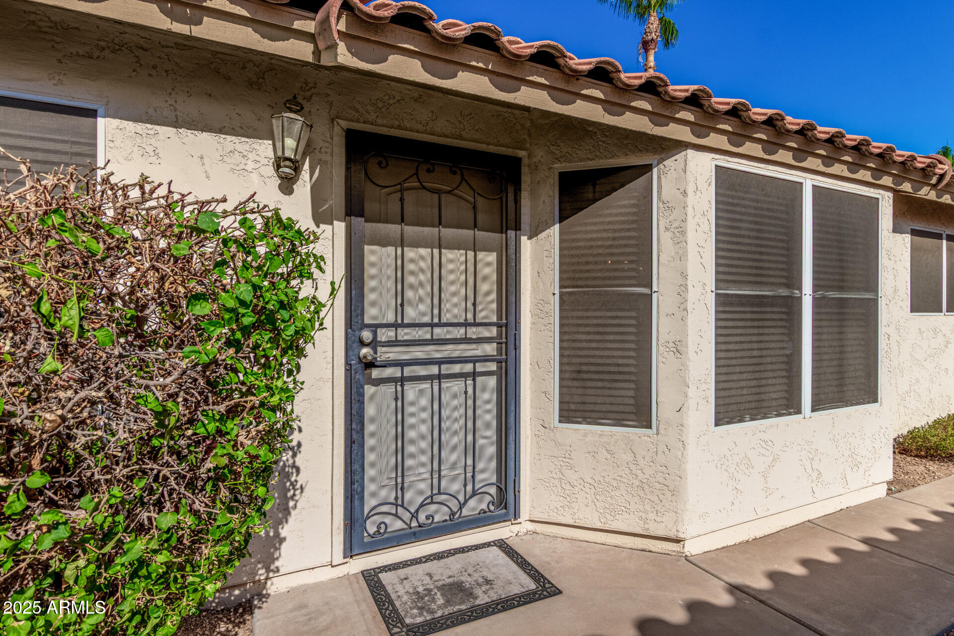914 W REDONDO Drive