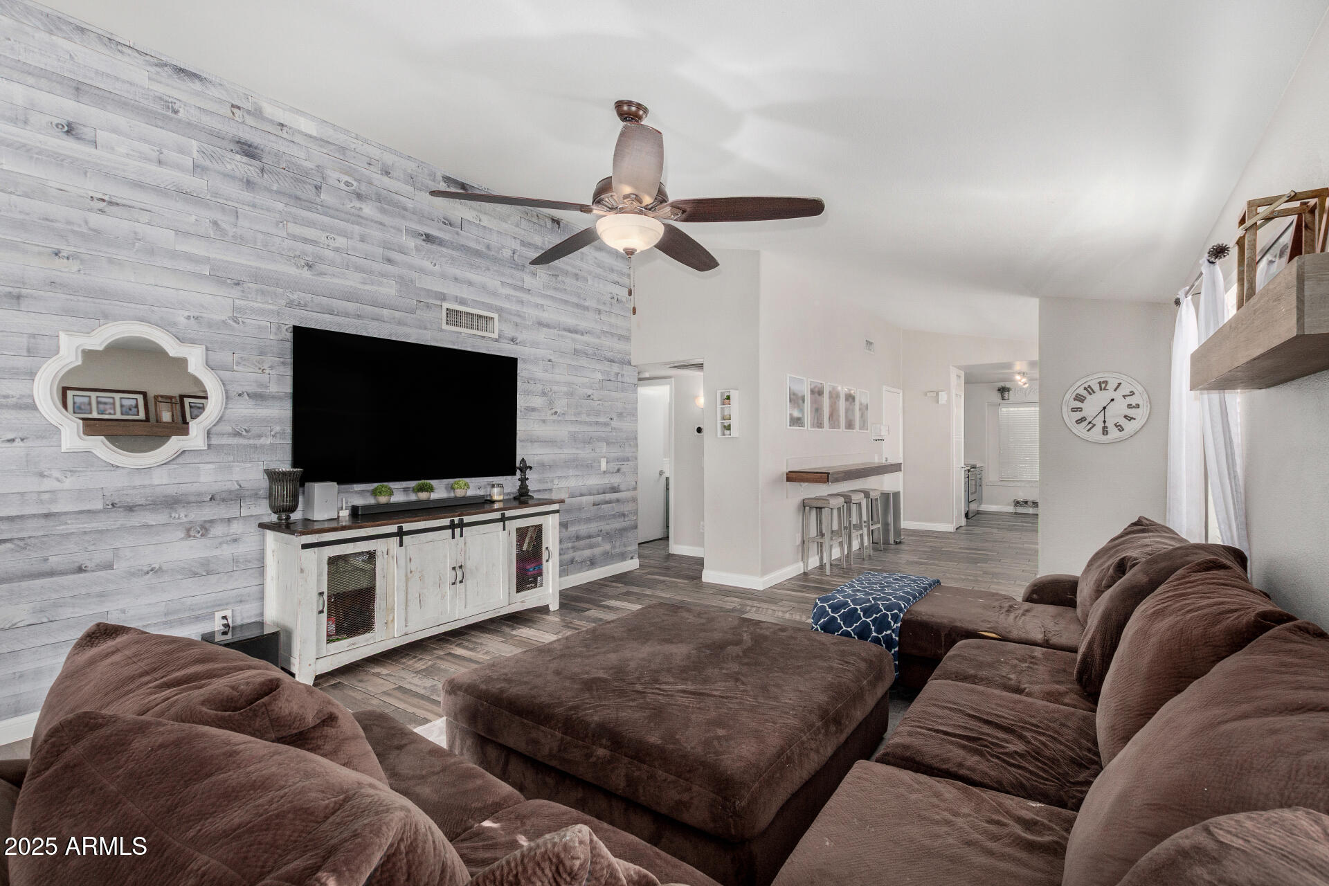 914 W REDONDO Drive