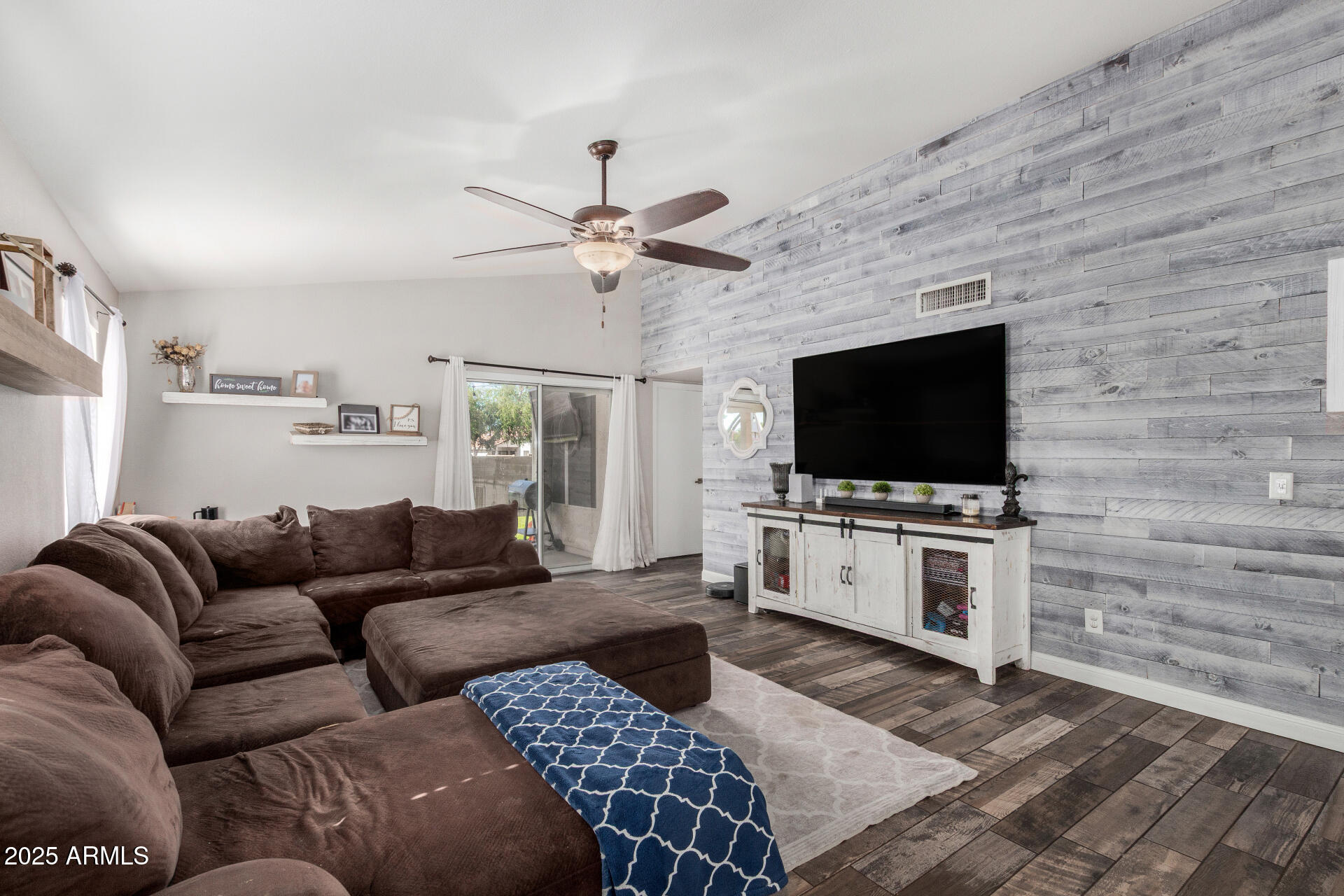 914 W REDONDO Drive