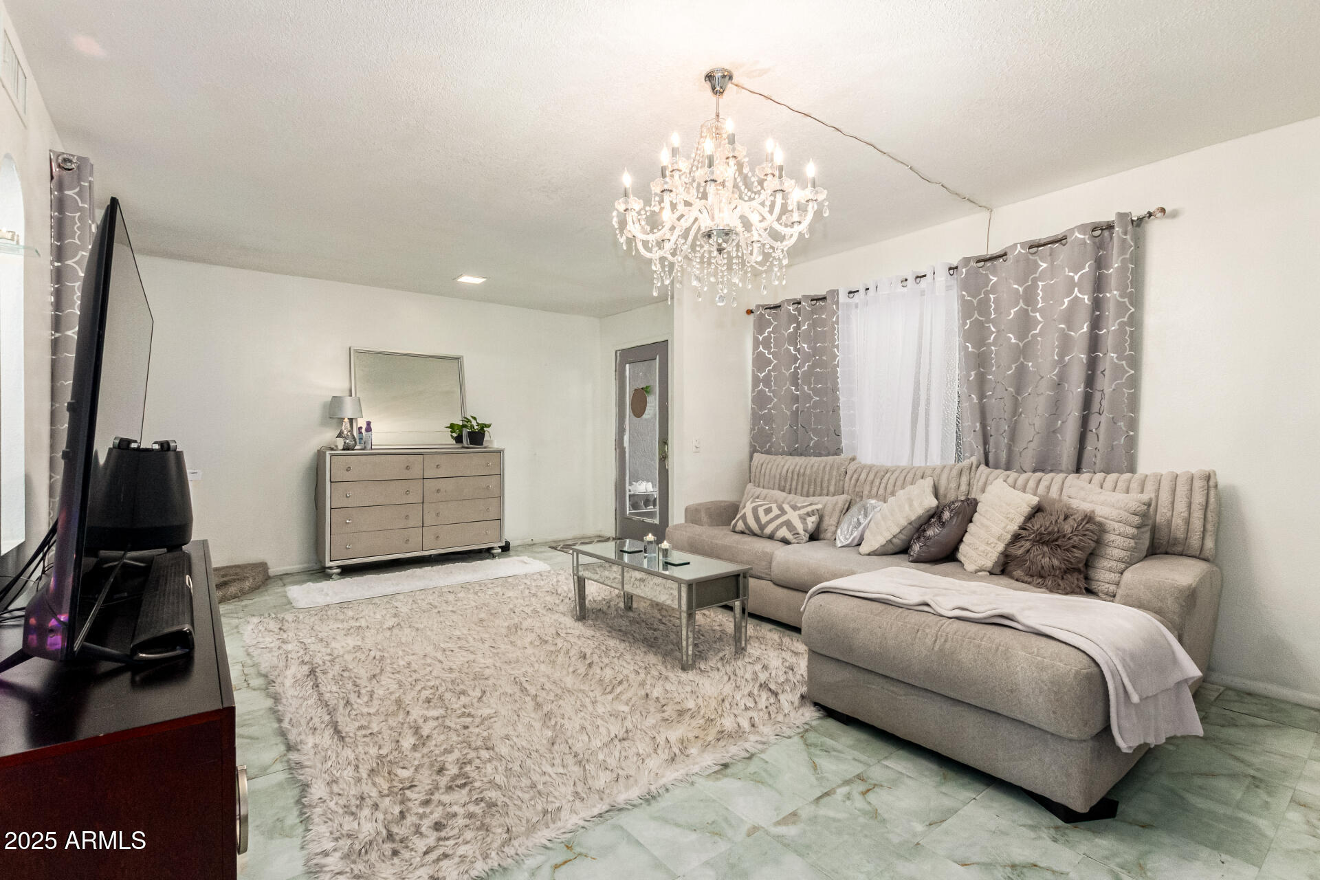 1910 W BELMONT Avenue, 34