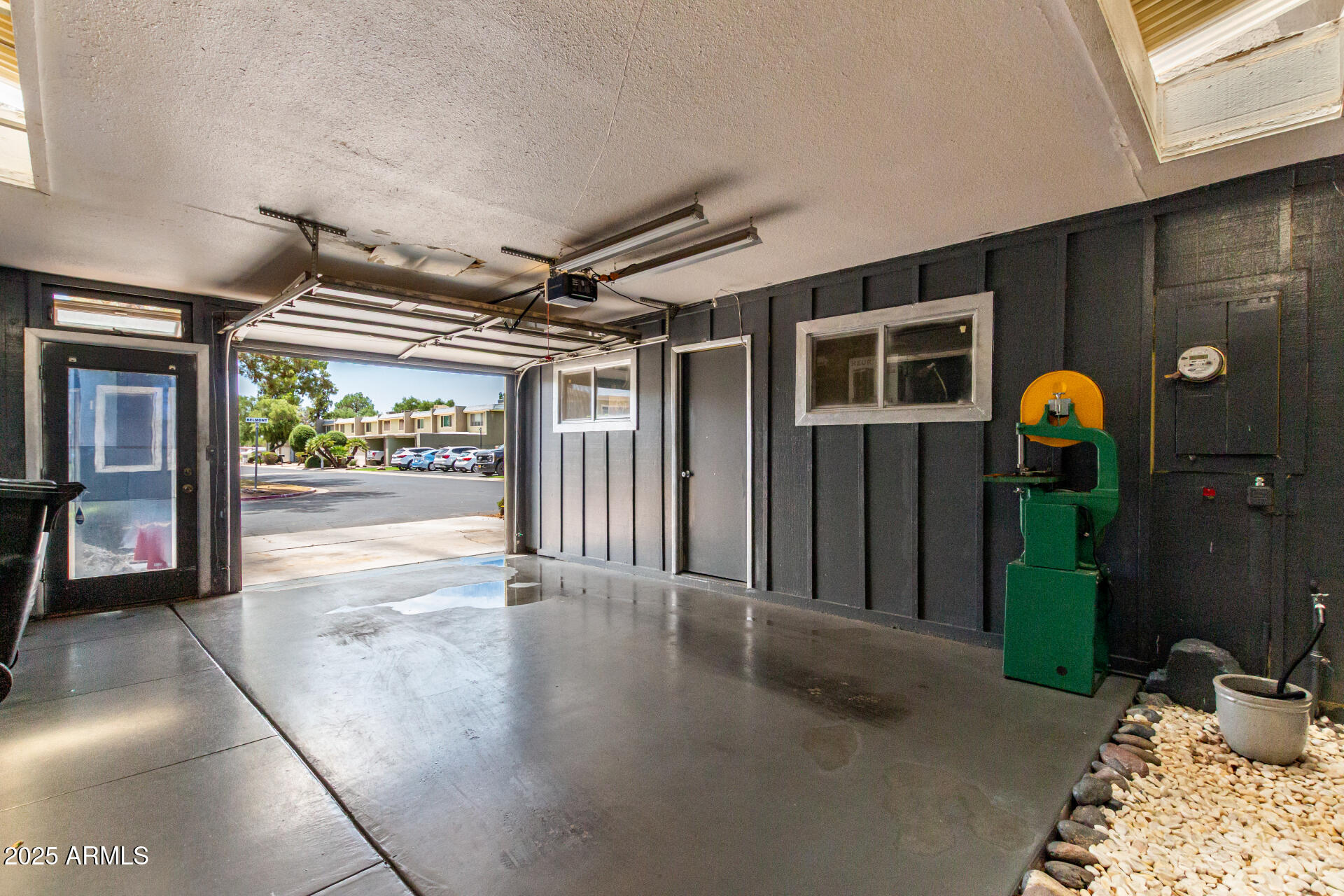 1910 W BELMONT Avenue, 34