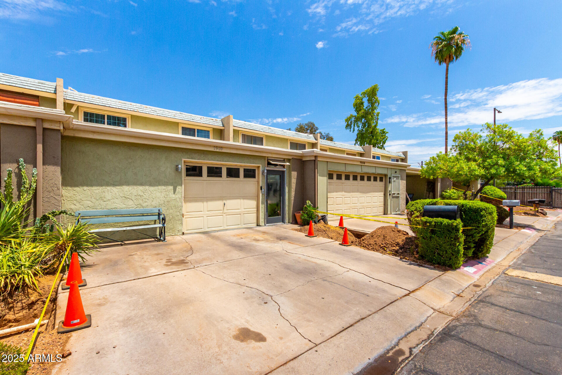 1910 W BELMONT Avenue, 34