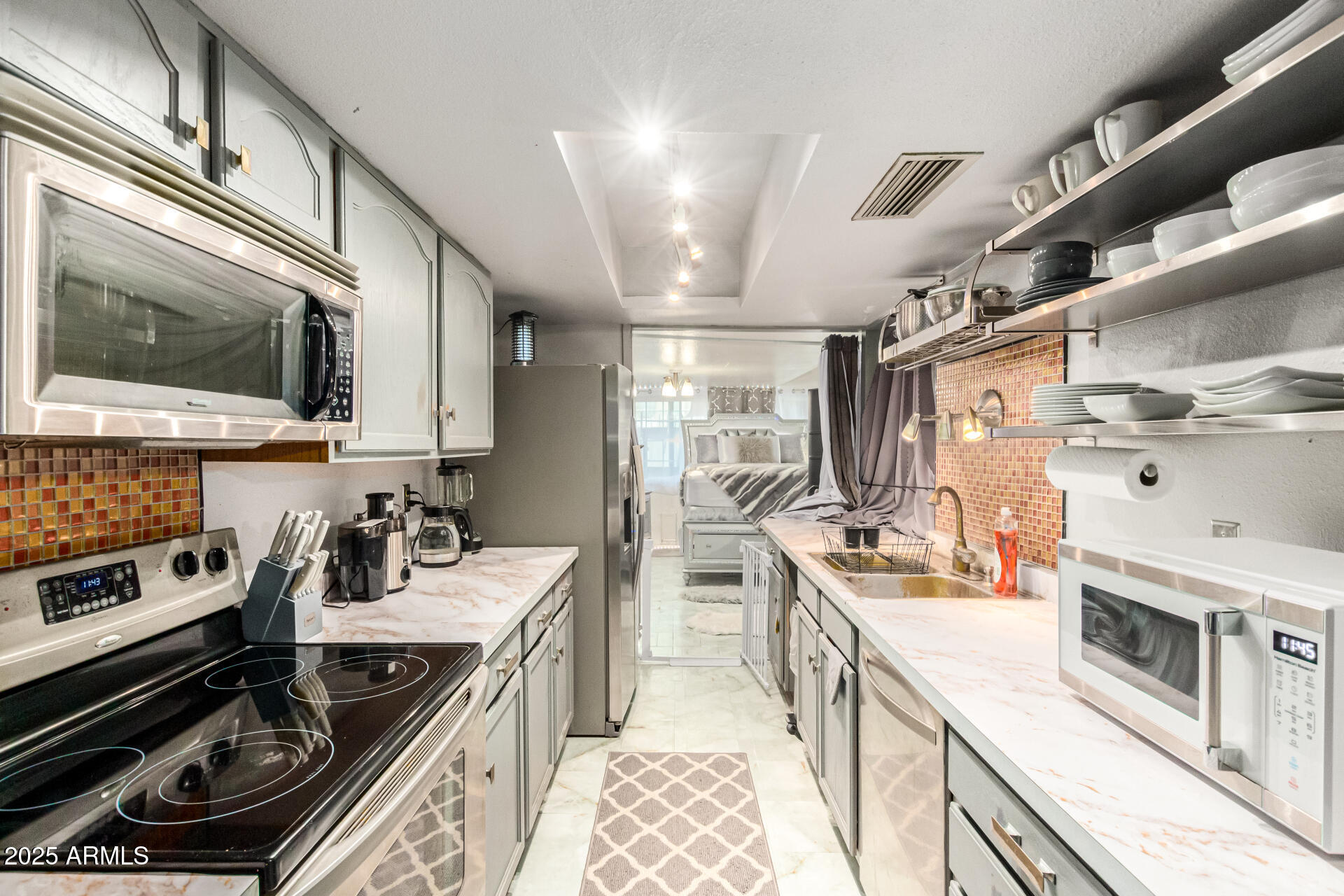 1910 W BELMONT Avenue, 34