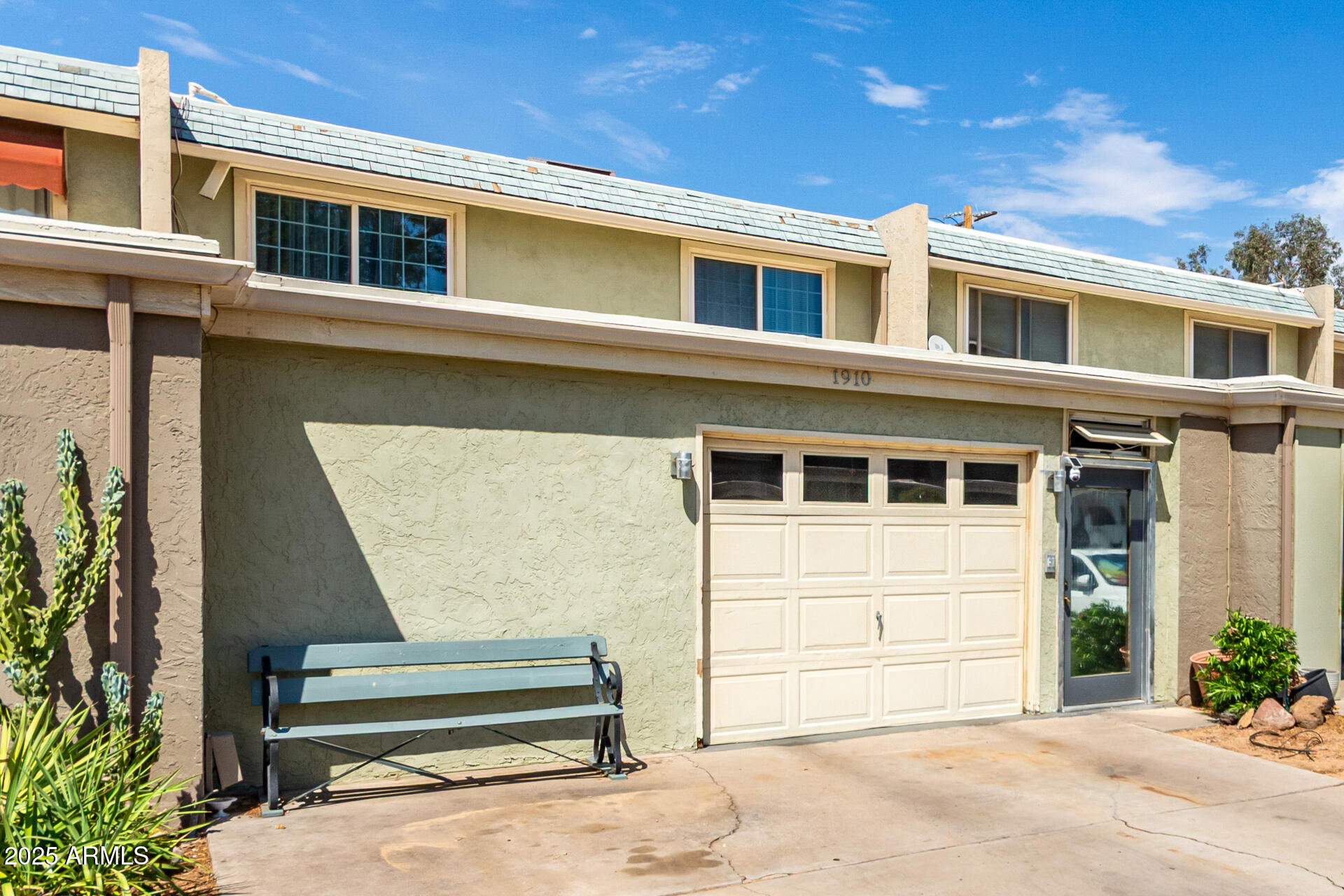 1910 W BELMONT Avenue, 34