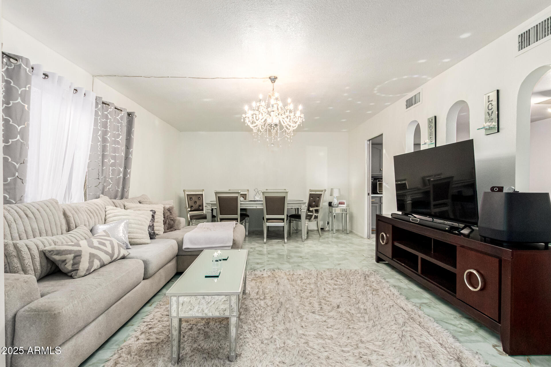 1910 W BELMONT Avenue, 34