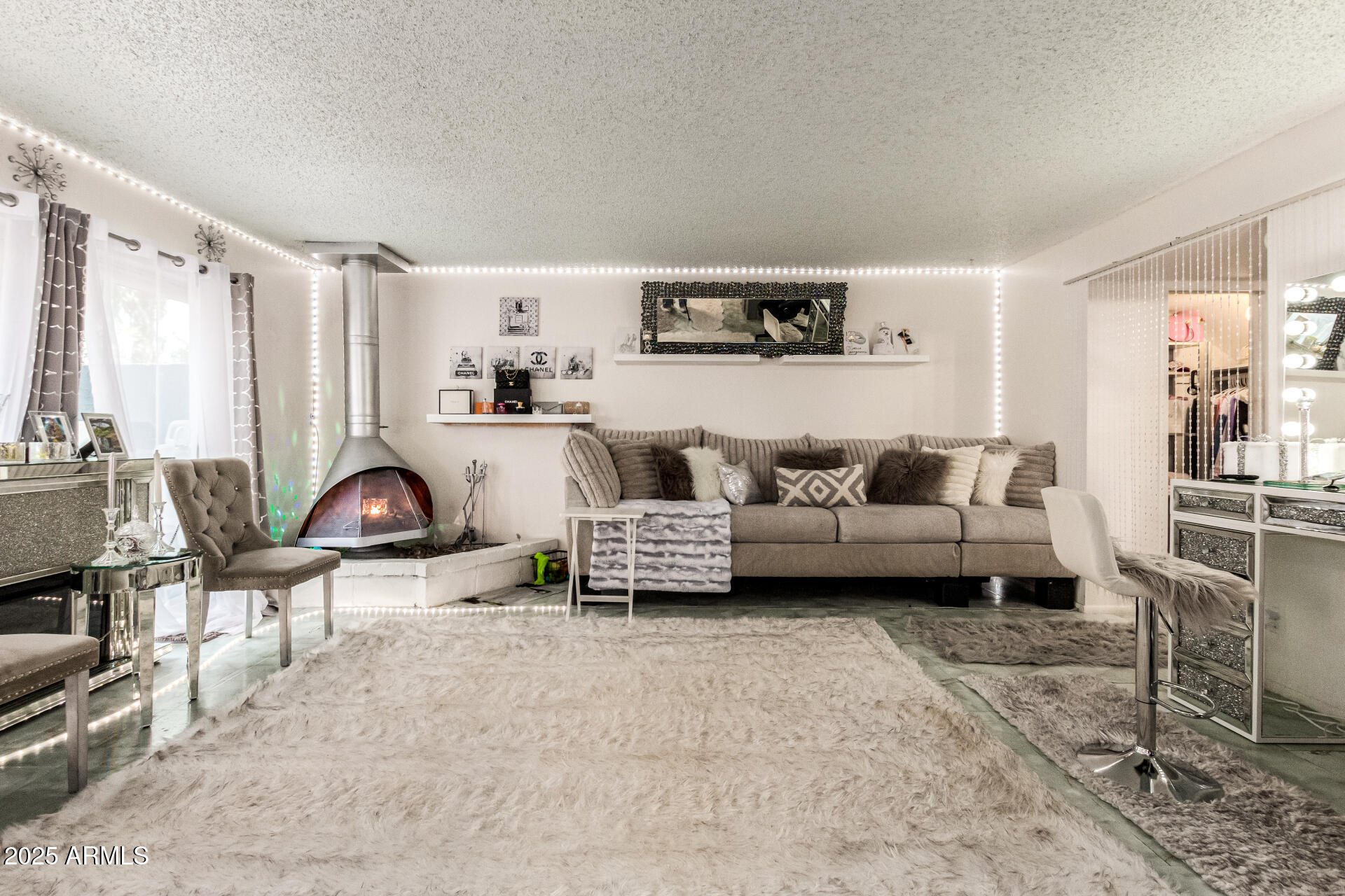 1910 W BELMONT Avenue, 34