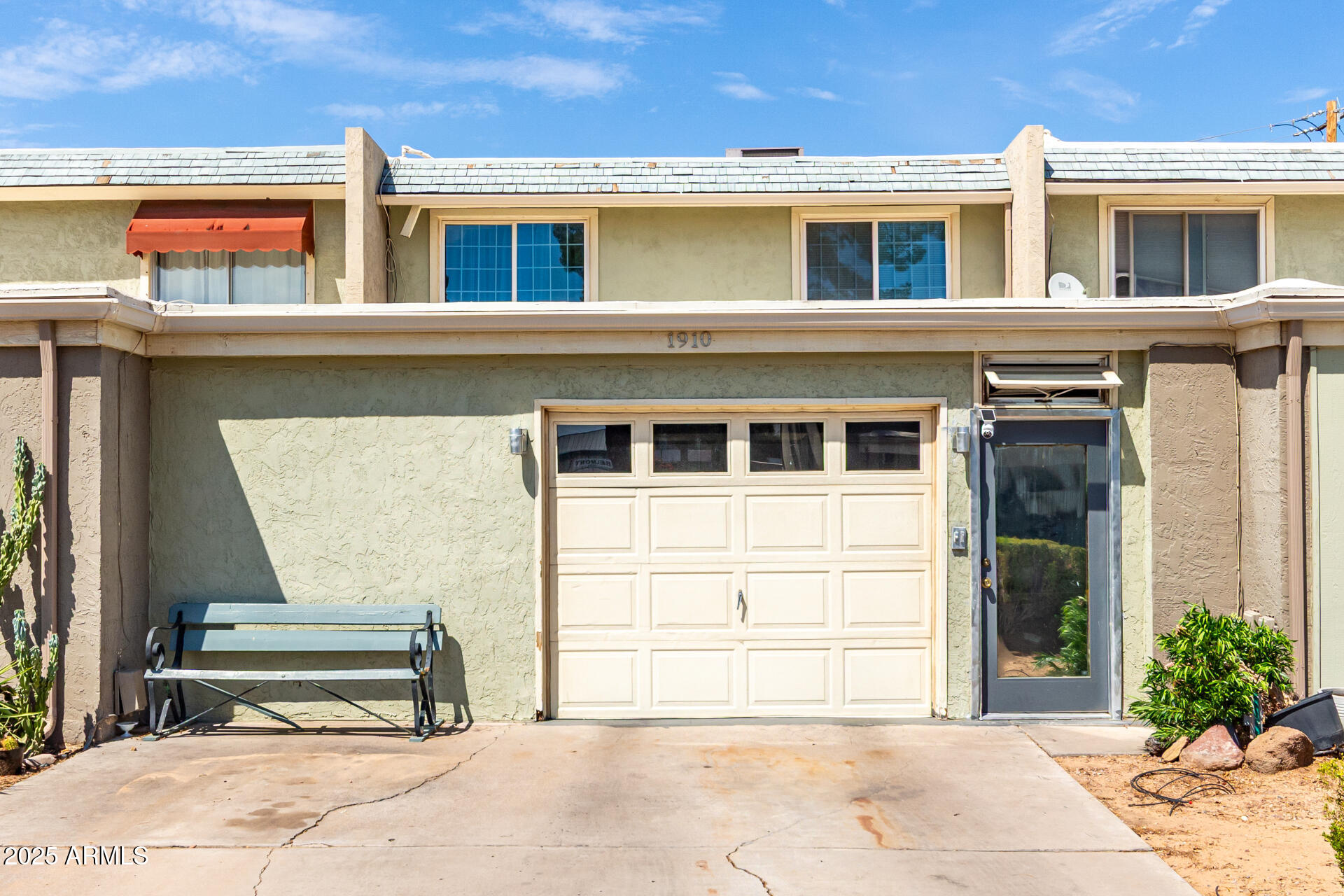 1910 W BELMONT Avenue, 34