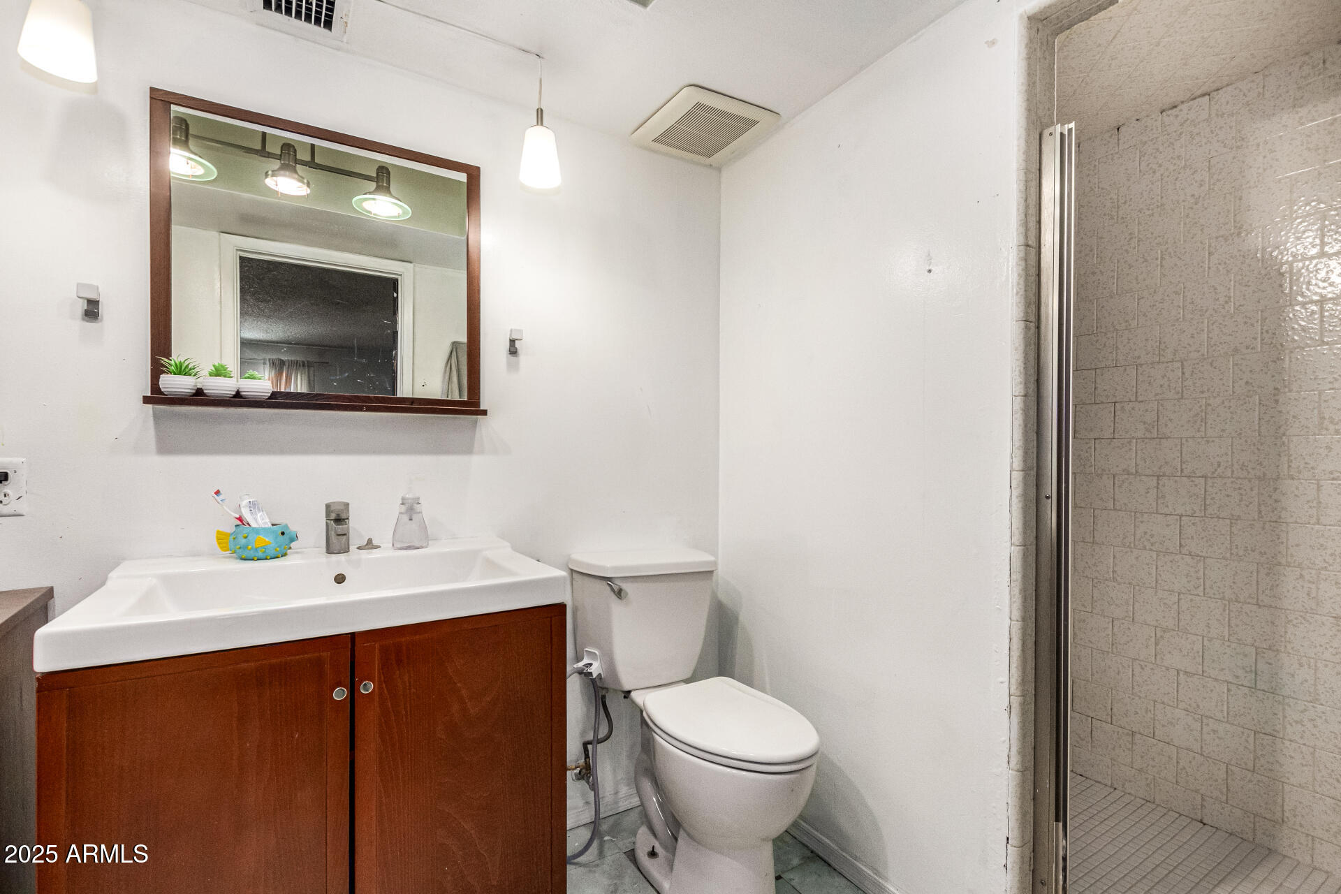 1910 W BELMONT Avenue, 34