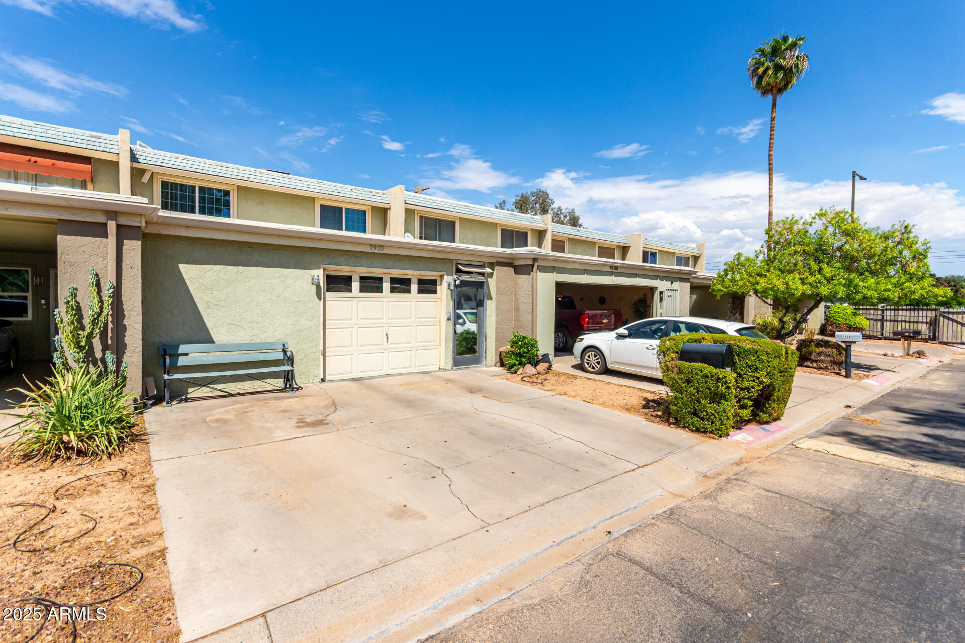 1910 W BELMONT Avenue, 34