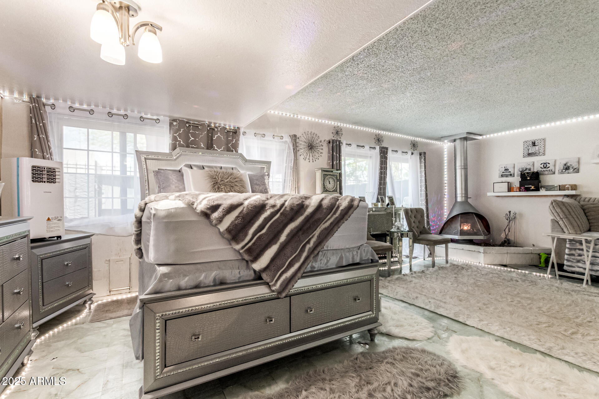 1910 W BELMONT Avenue, 34