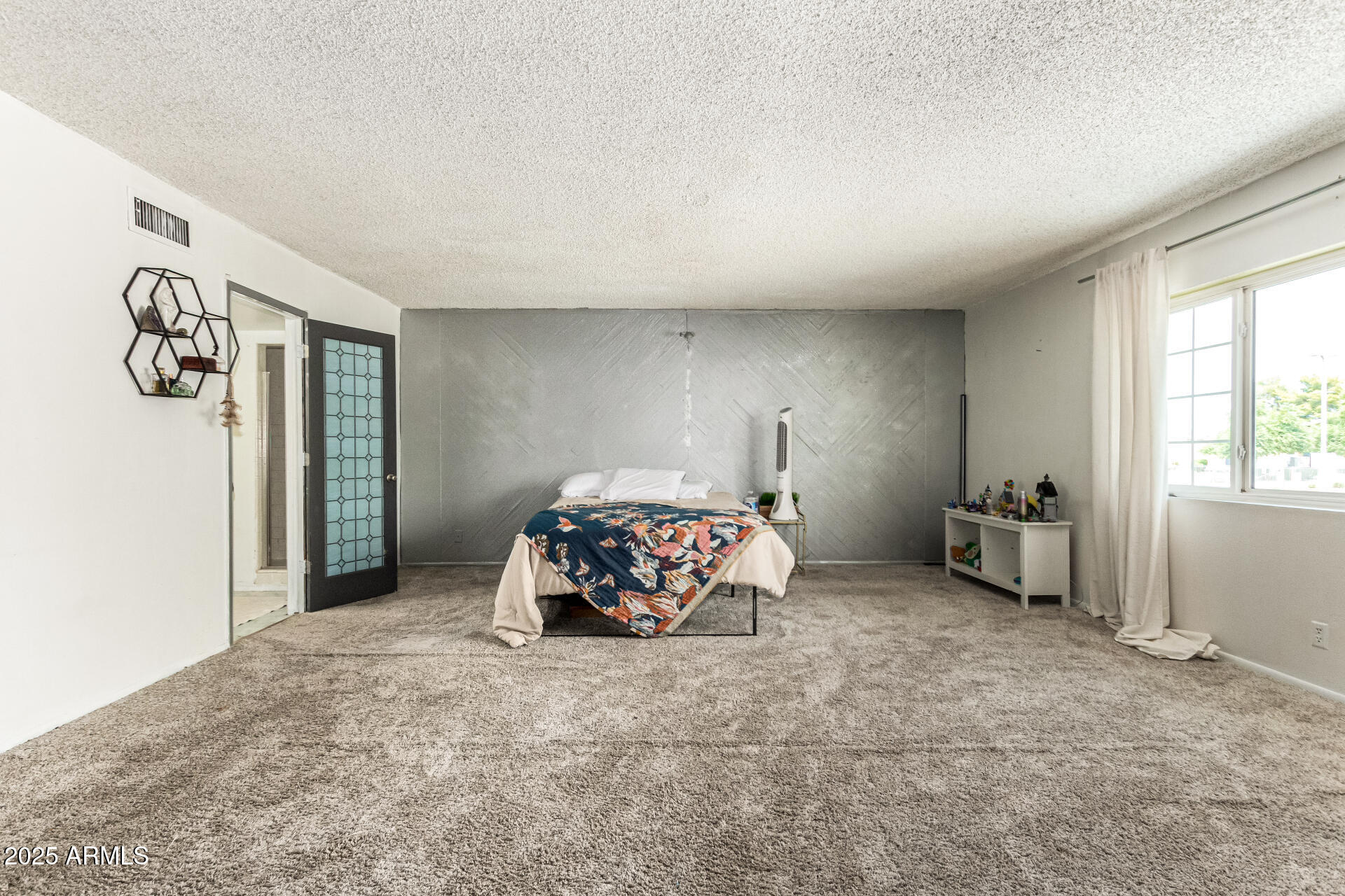 1910 W BELMONT Avenue, 34