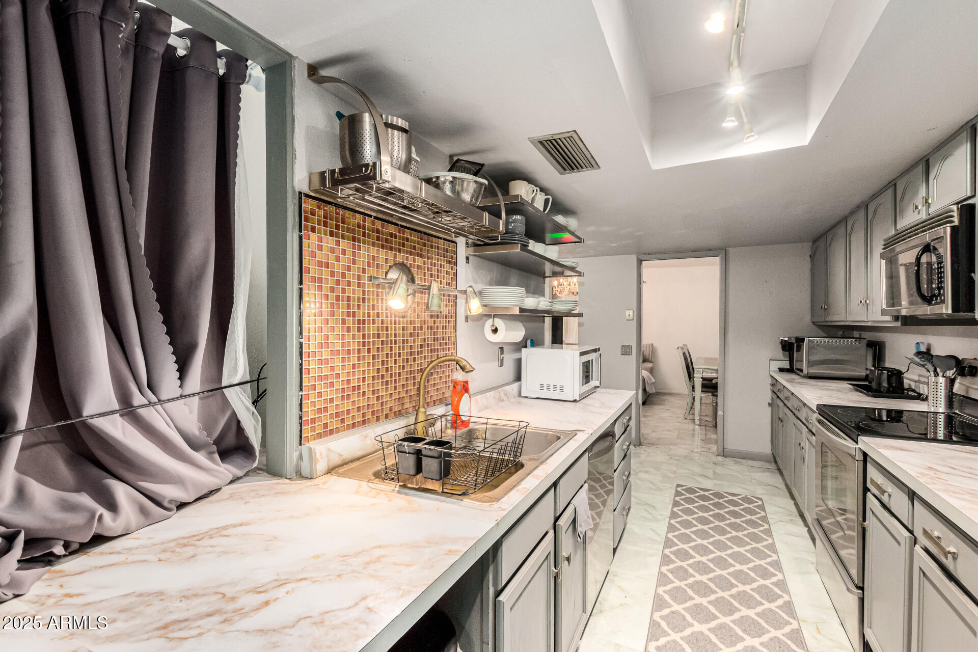 1910 W BELMONT Avenue, 34