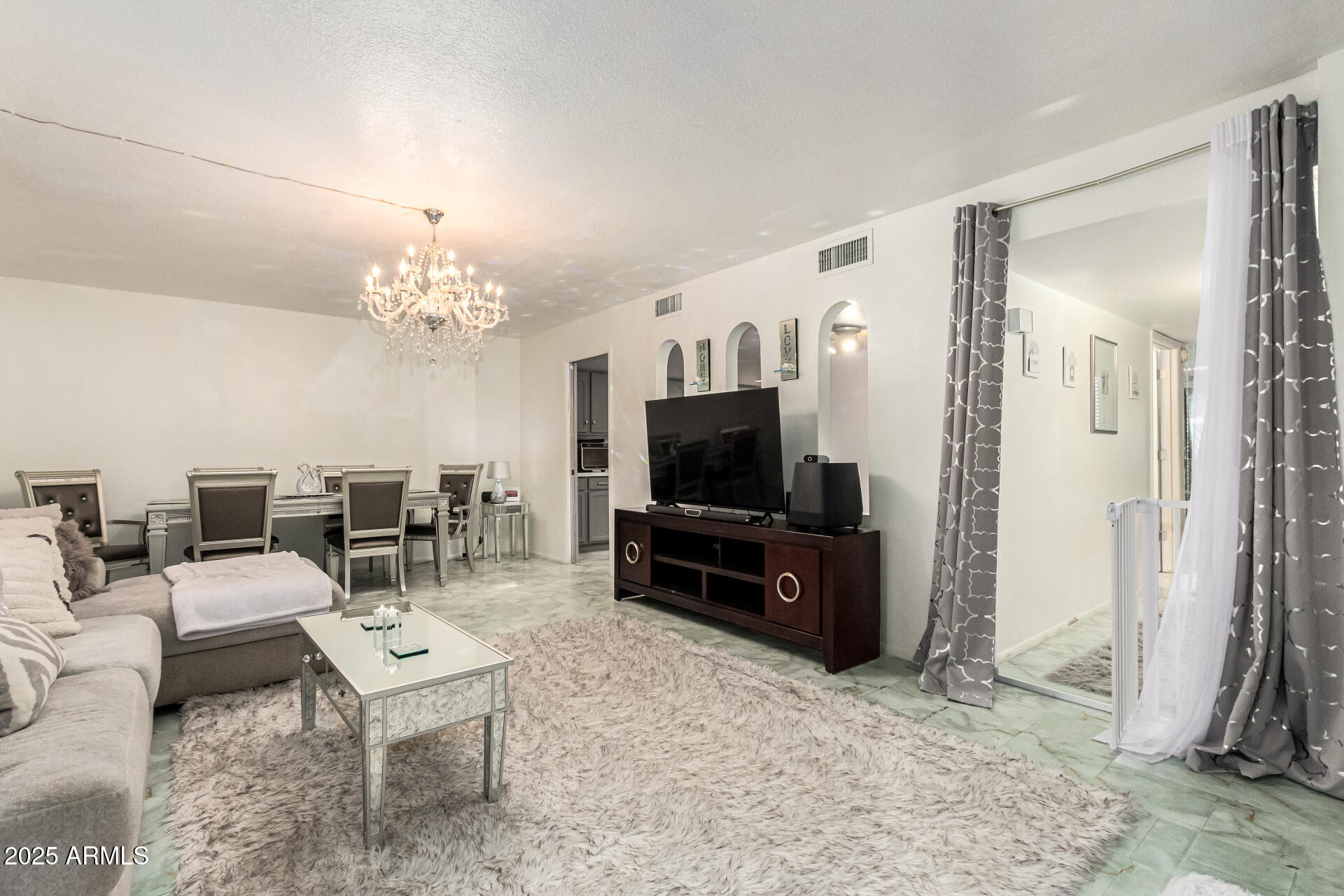 1910 W BELMONT Avenue, 34