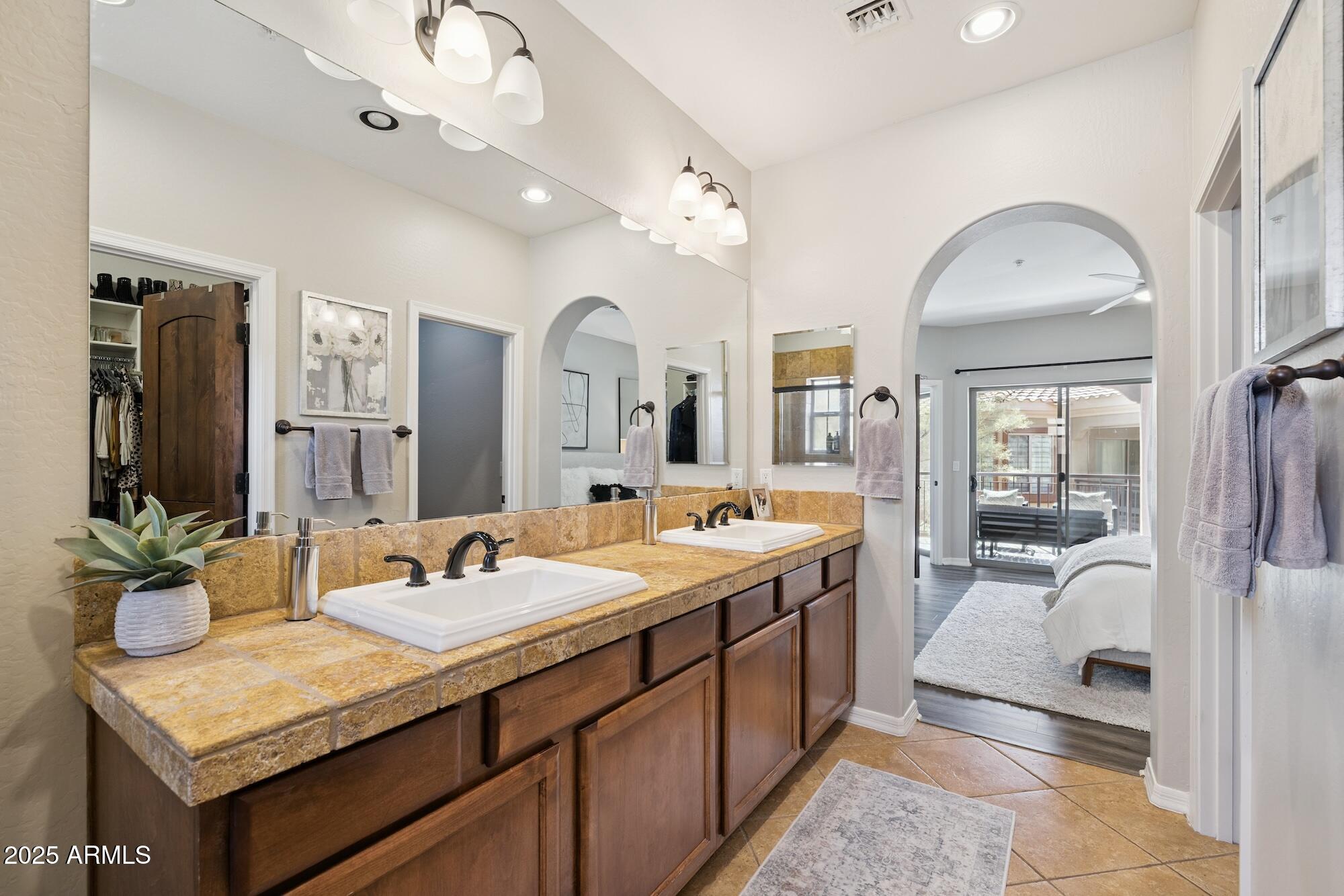 3935 E ROUGH RIDER Road, 1024