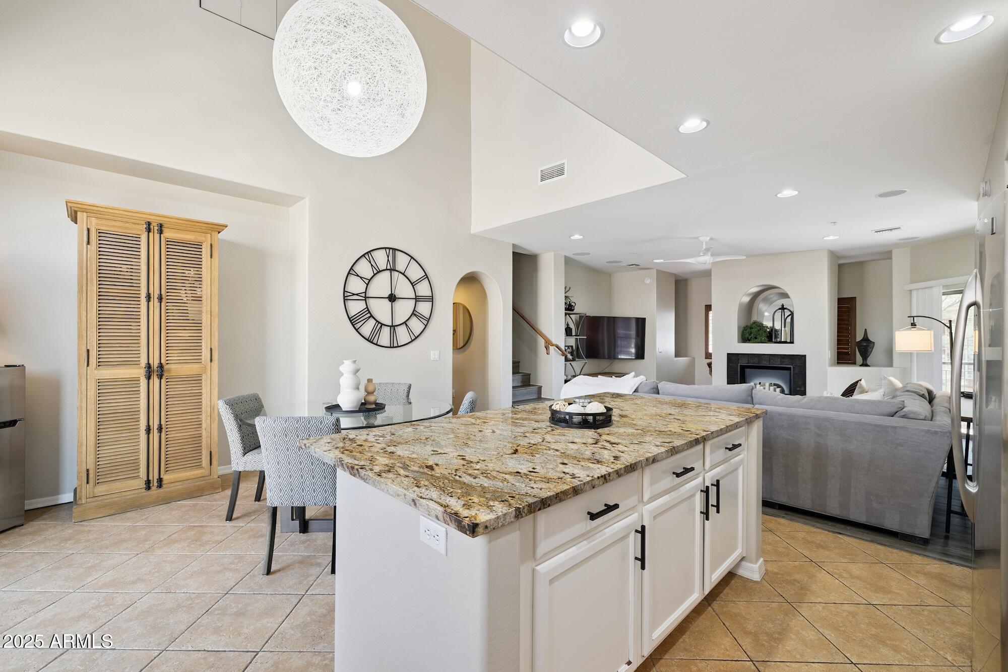 3935 E ROUGH RIDER Road, 1024