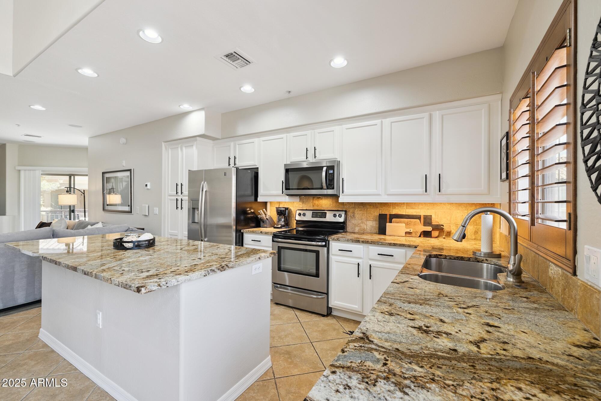 3935 E ROUGH RIDER Road, 1024