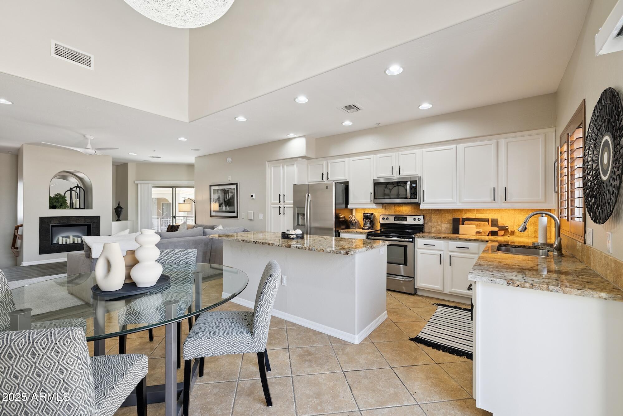 3935 E ROUGH RIDER Road, 1024