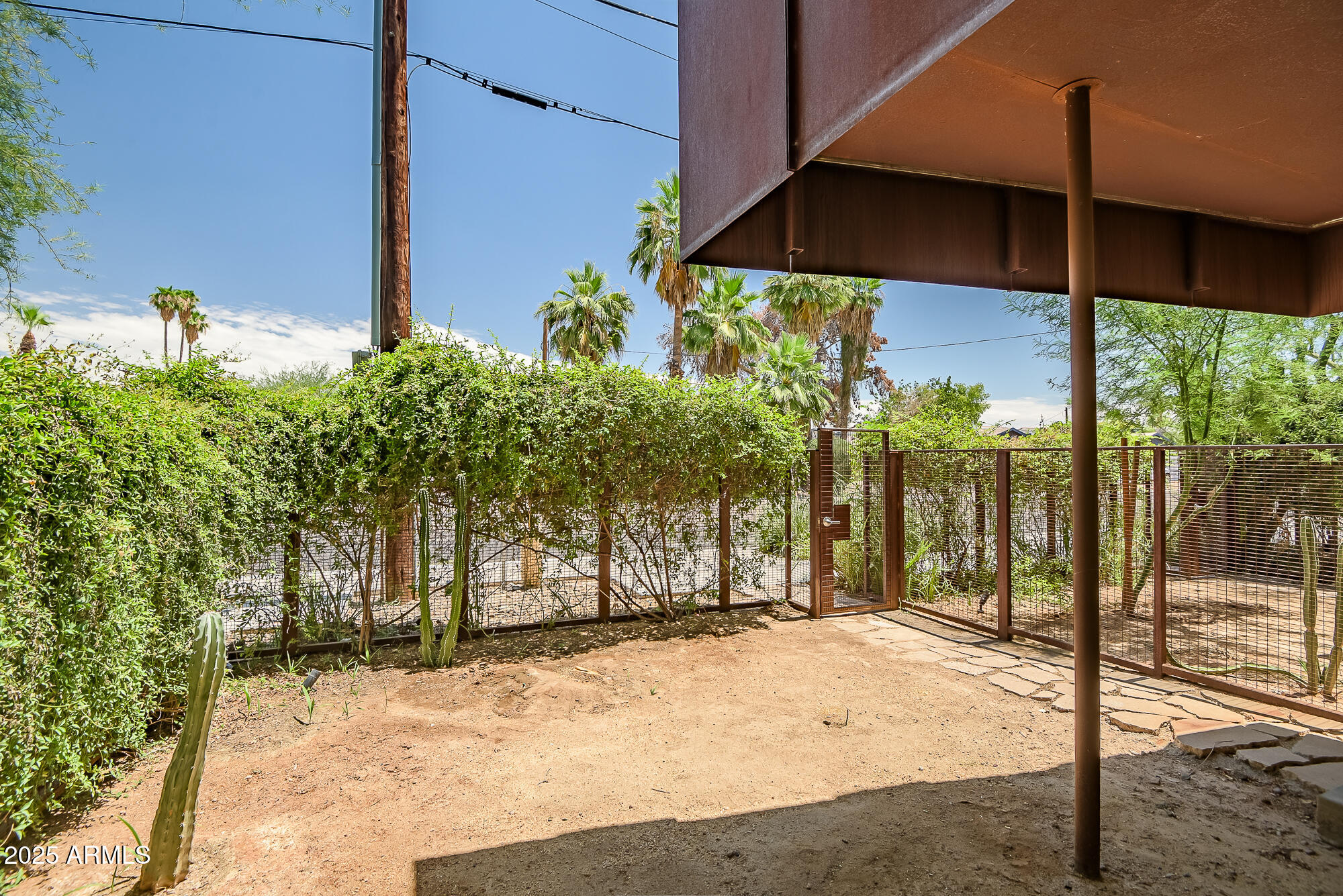 1145 E Whitton Avenue, 1008