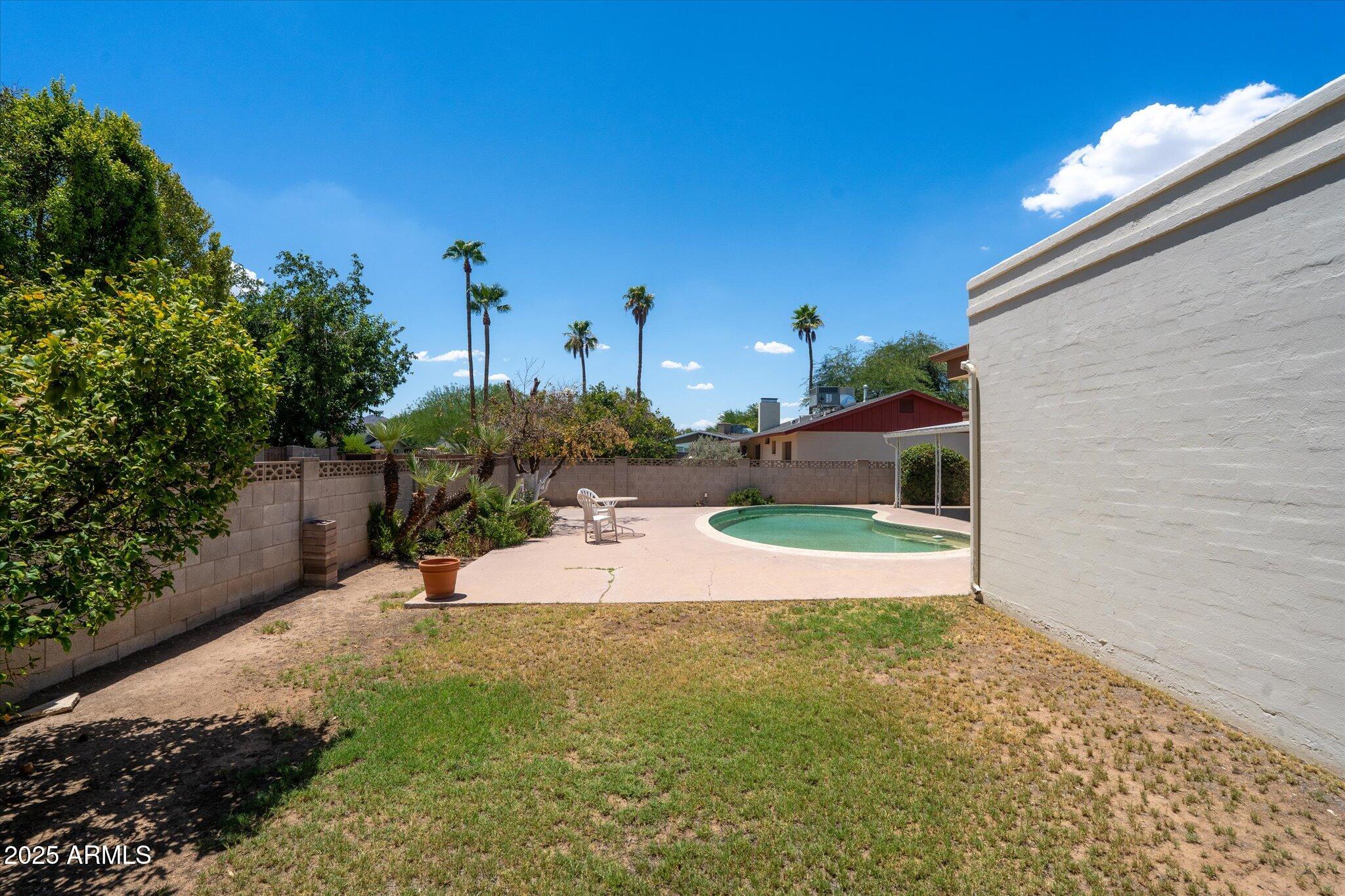 8331 E REDWING Road