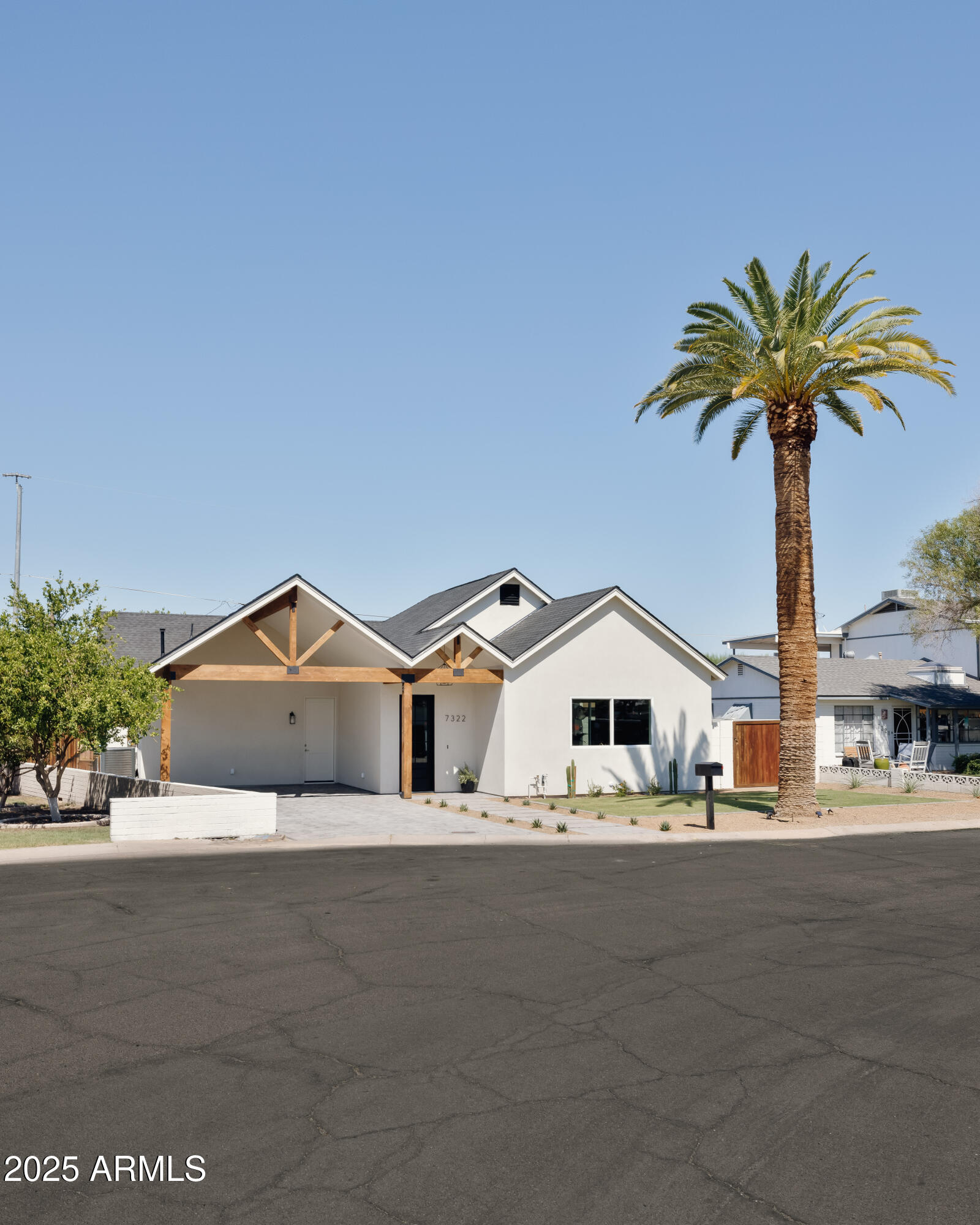7322 N 11TH Place