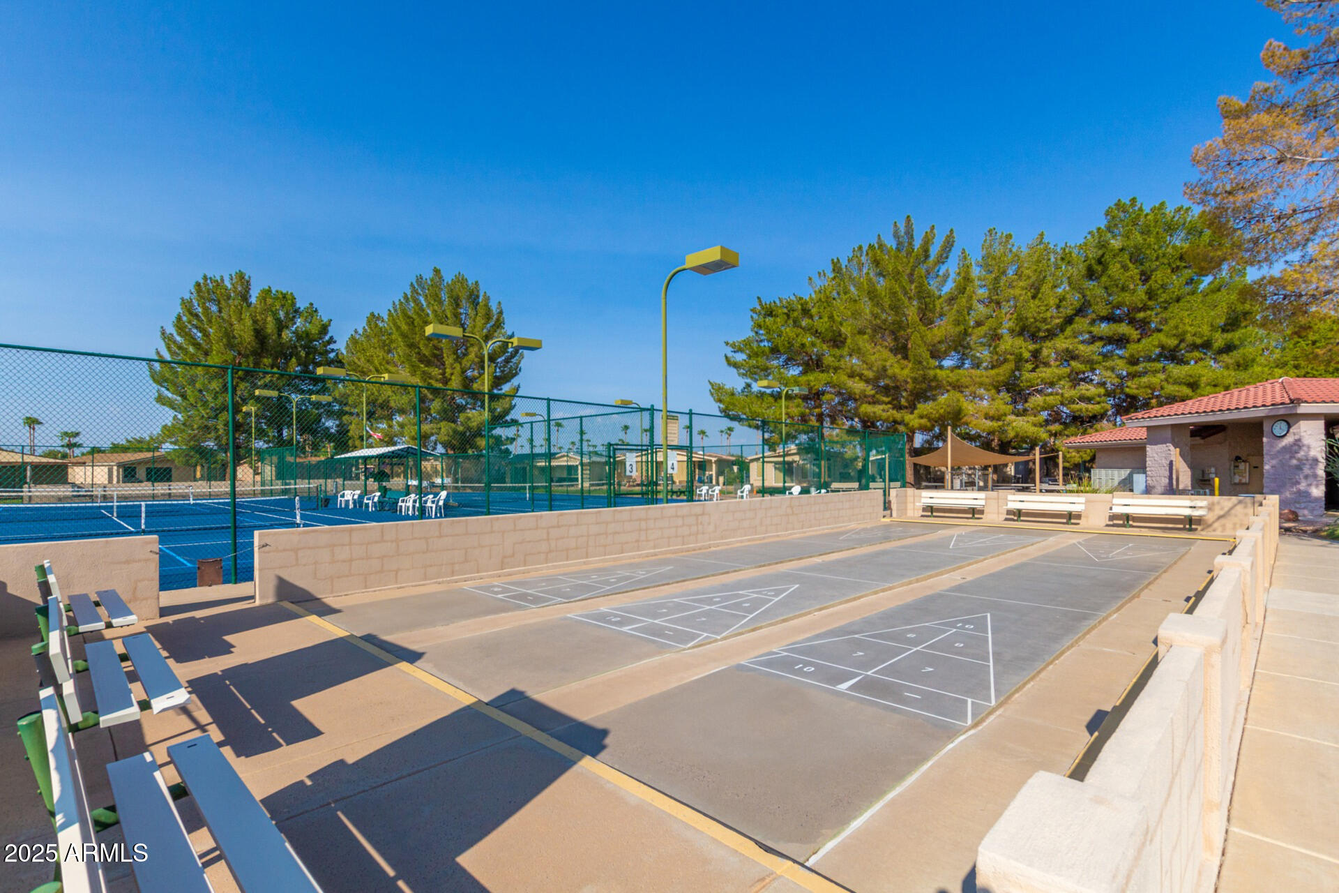 1581 E AUGUSTA Avenue