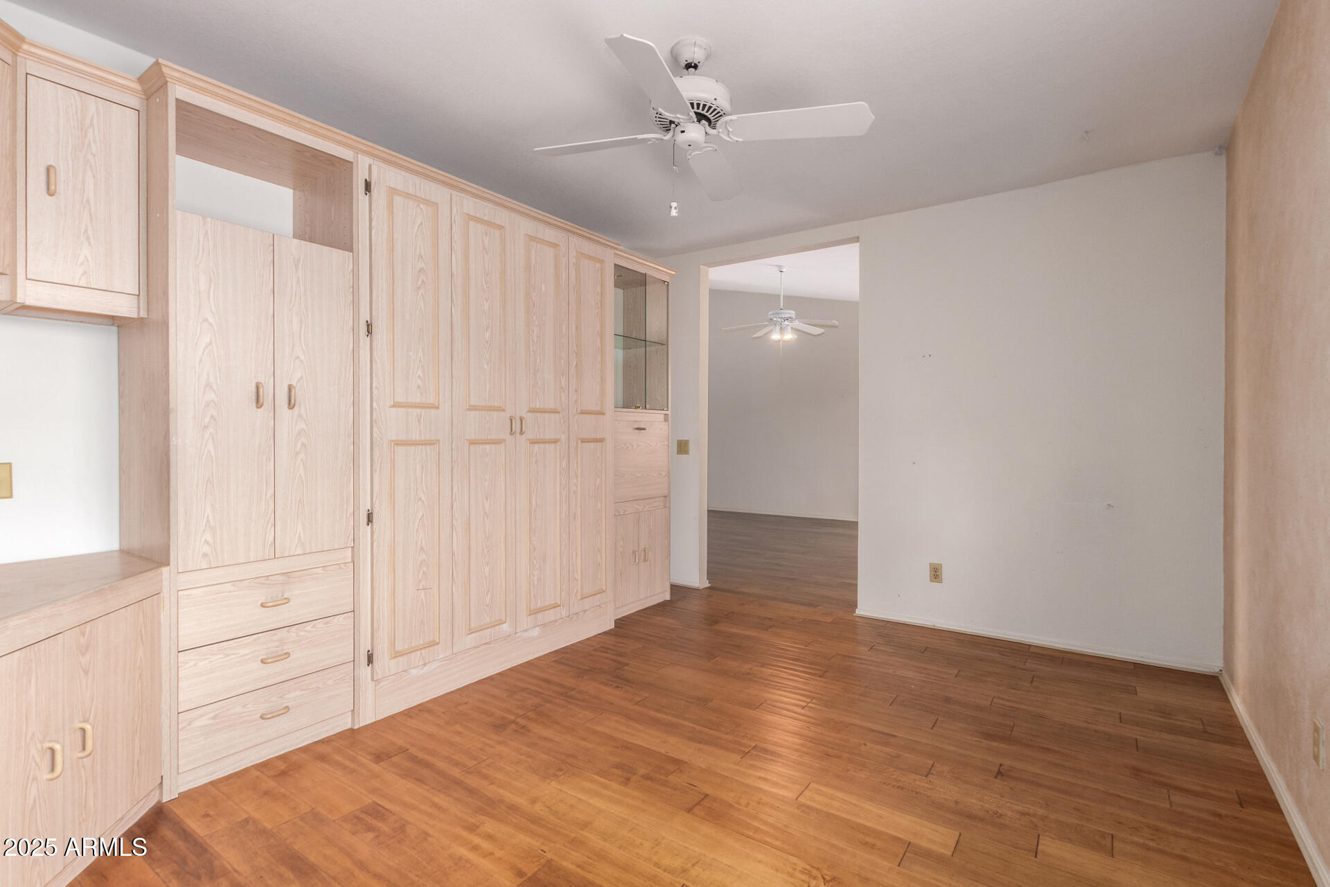 1581 E AUGUSTA Avenue