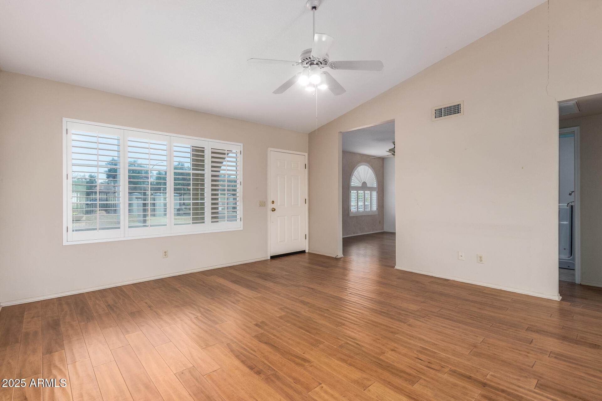 1581 E AUGUSTA Avenue