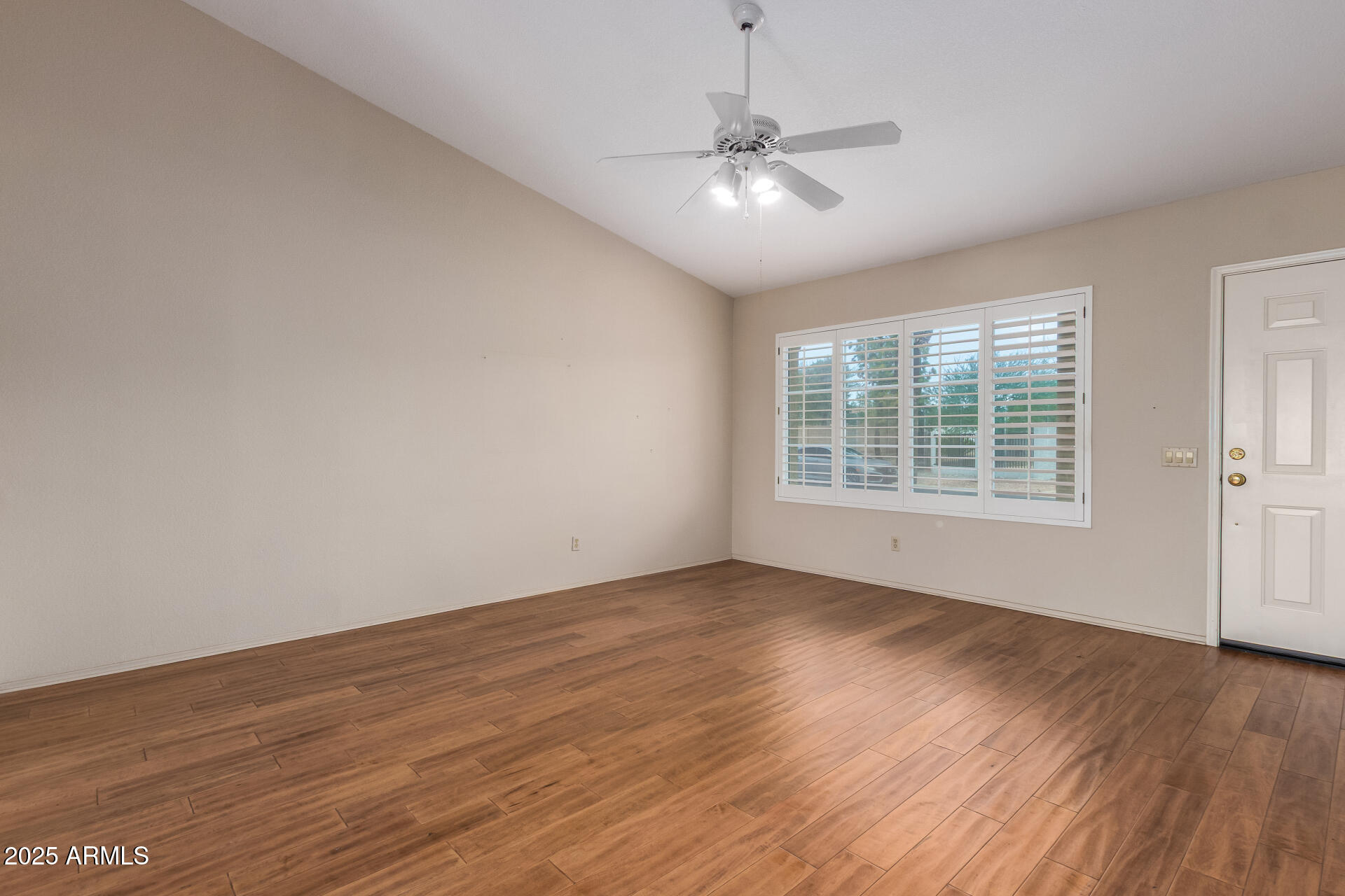 1581 E AUGUSTA Avenue