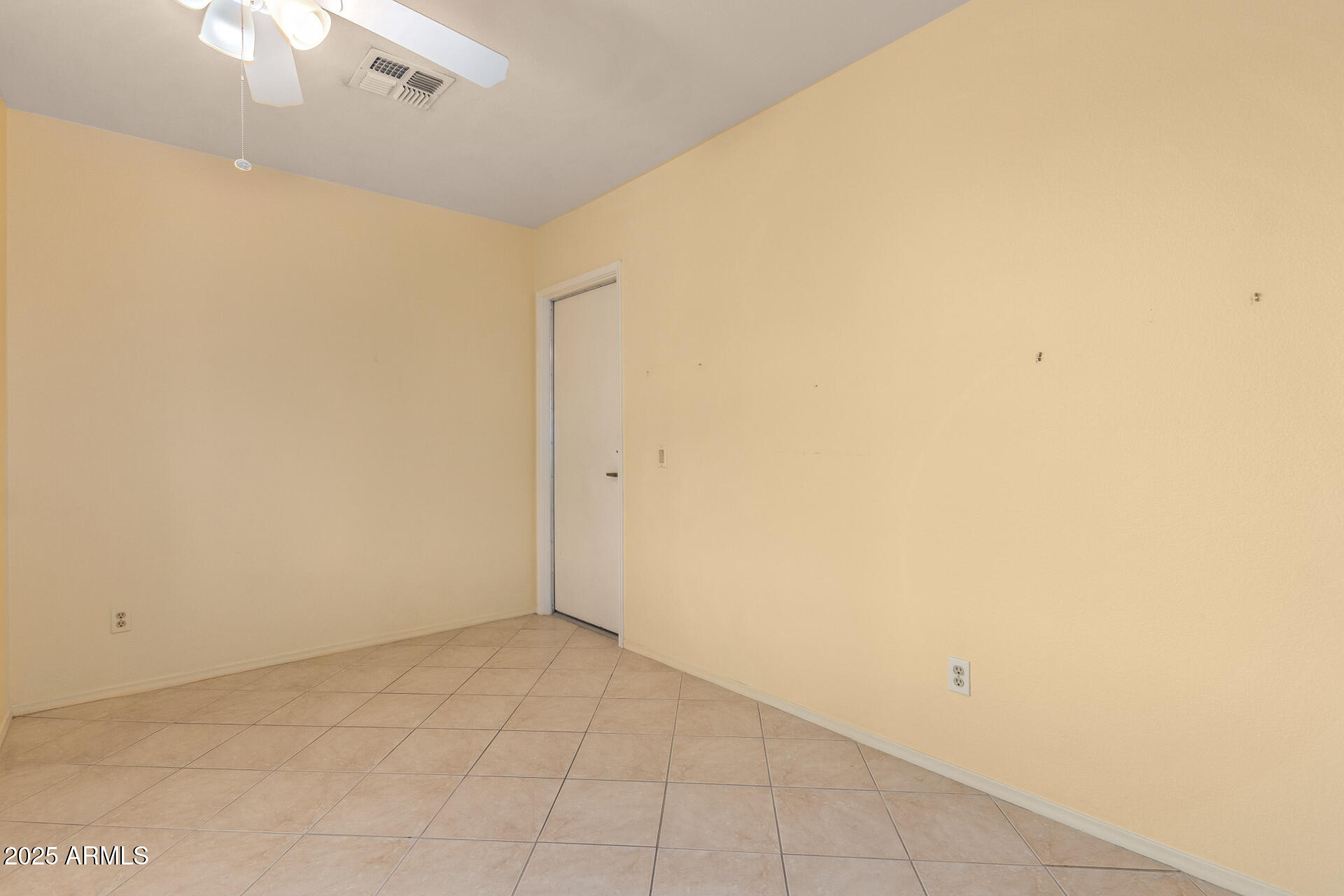 1581 E AUGUSTA Avenue