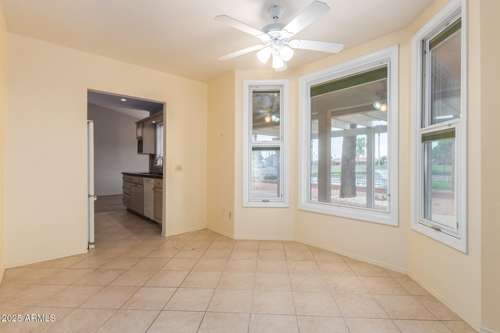 1581 E AUGUSTA Avenue