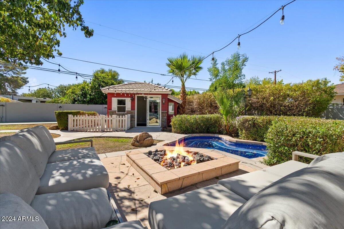 3841 E ELM Street