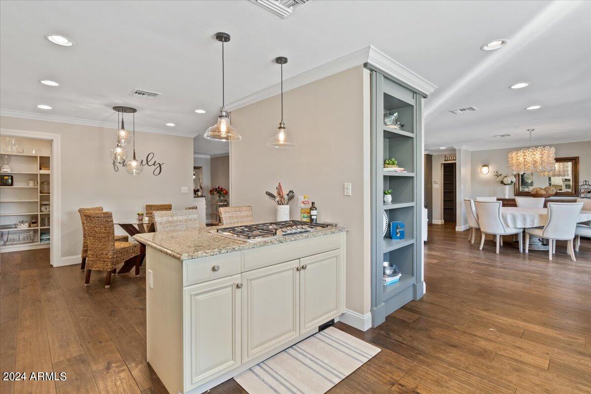 3841 E ELM Street
