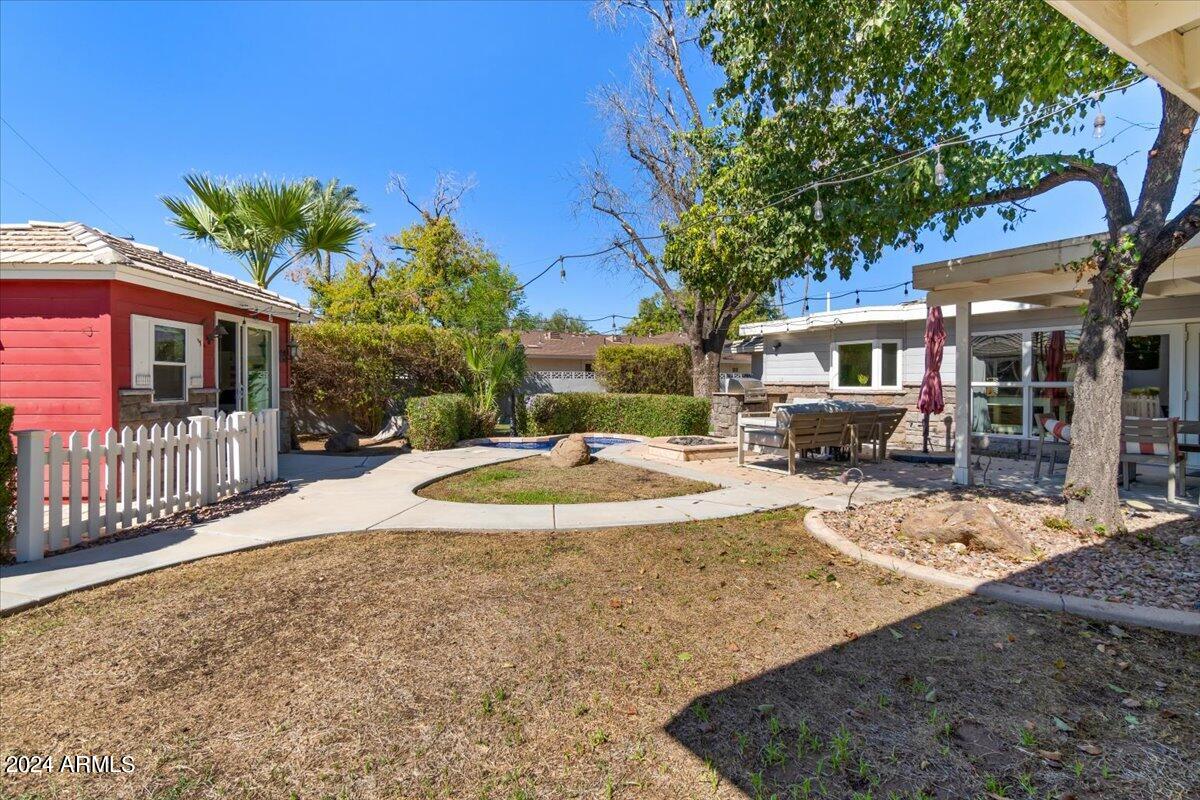3841 E ELM Street