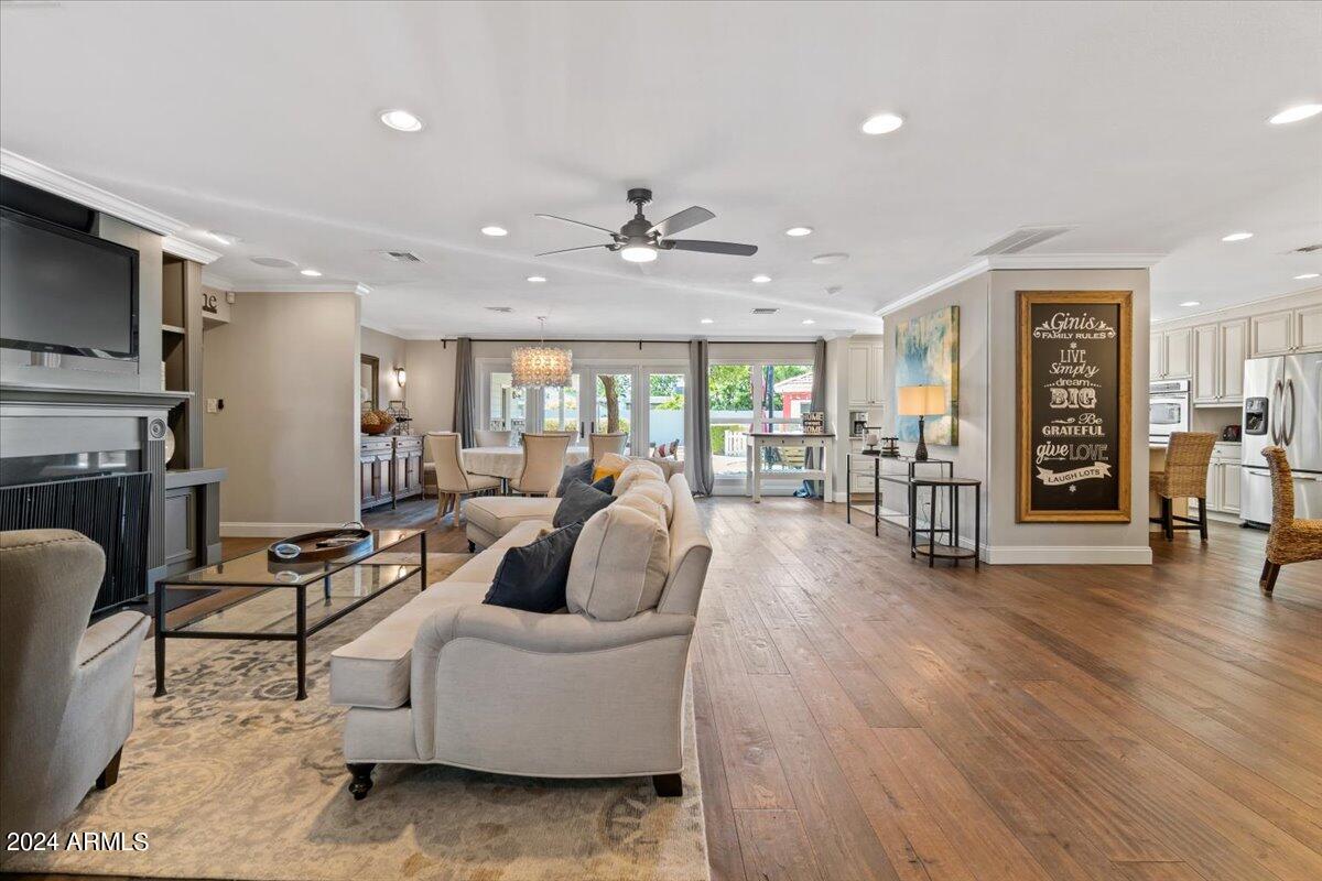 3841 E ELM Street