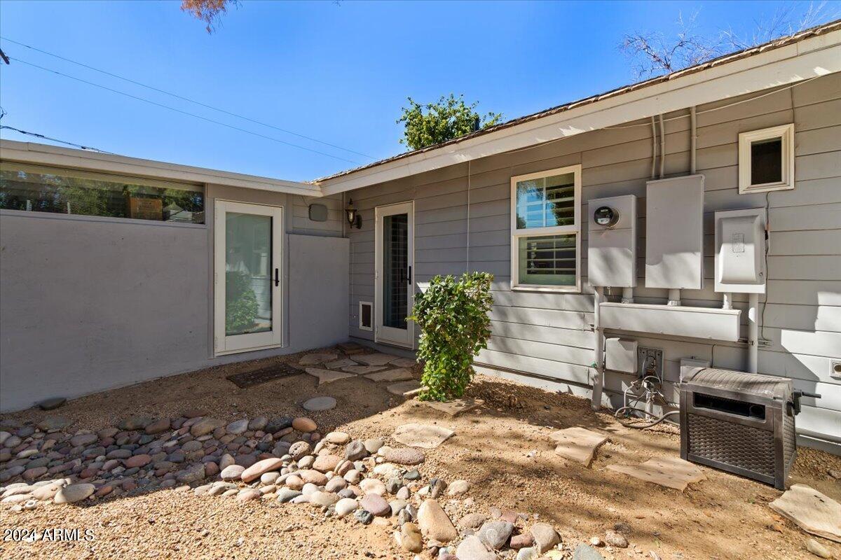 3841 E ELM Street