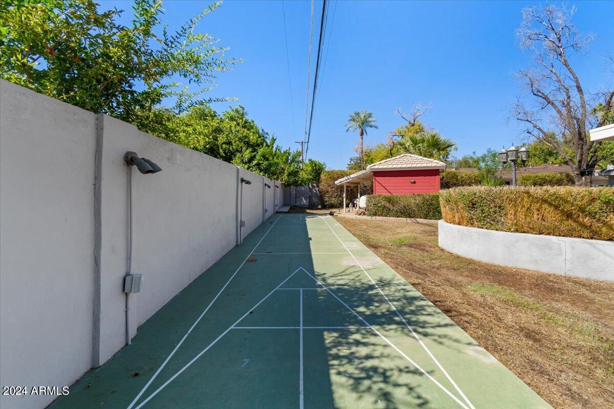 3841 E ELM Street