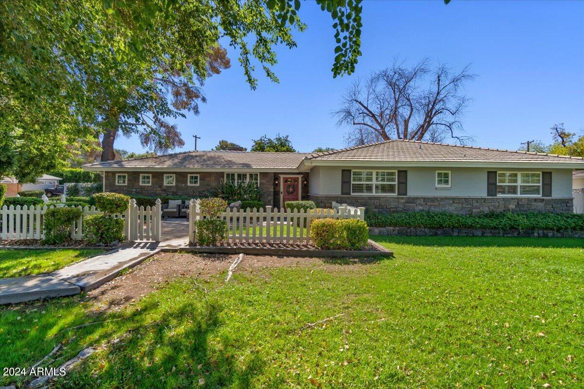 3841 E ELM Street