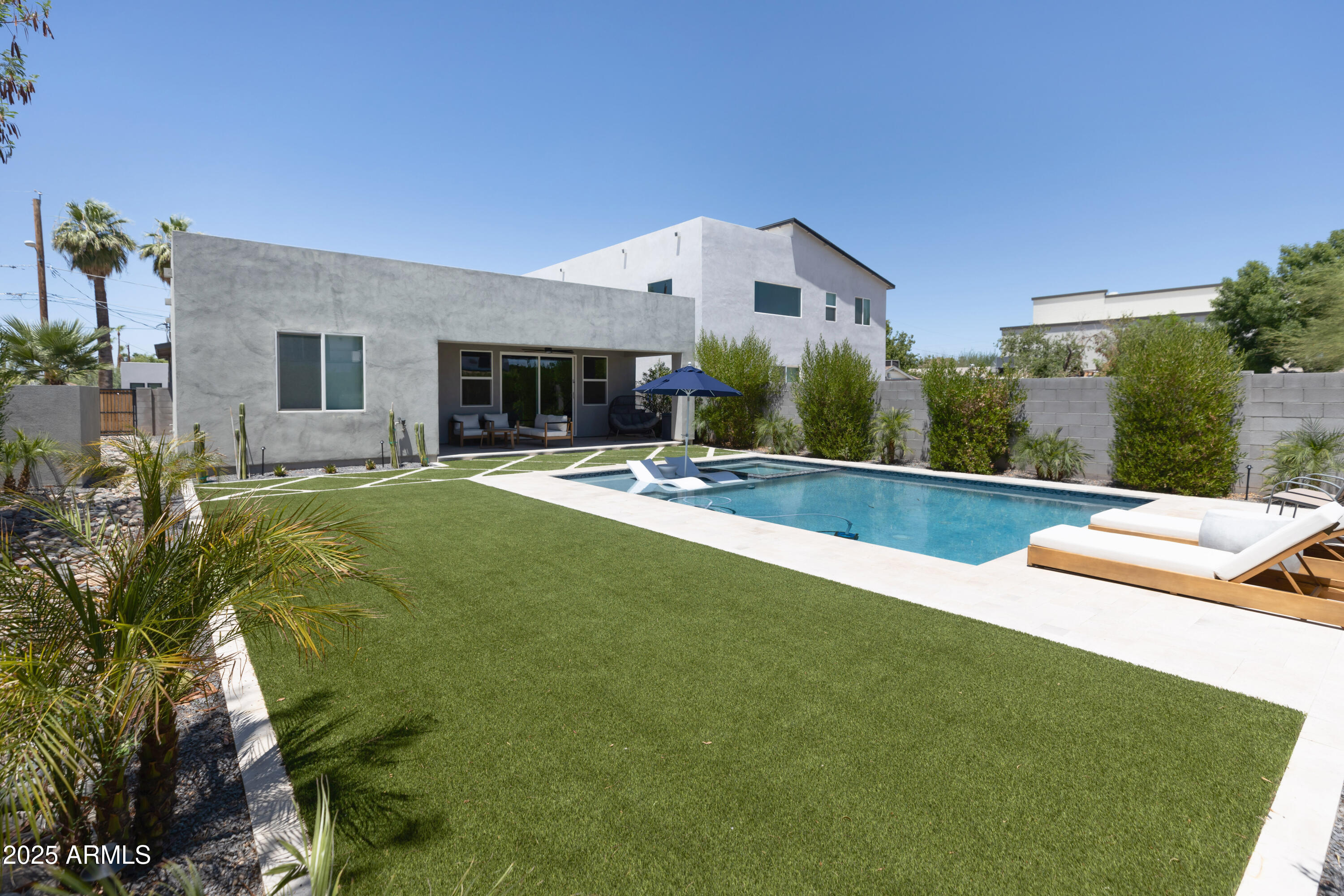 2819 N 28TH Place