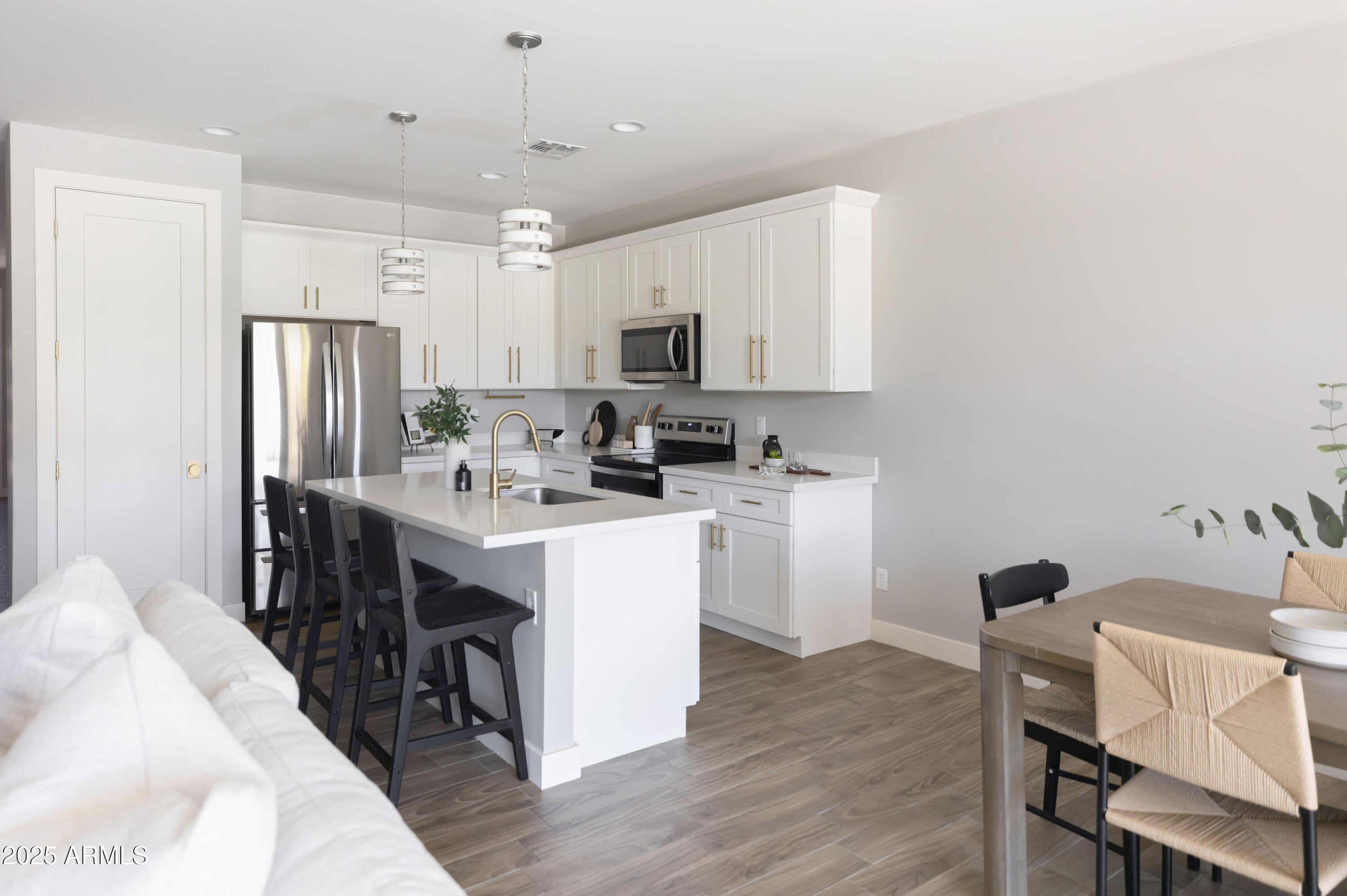 2819 N 28TH Place