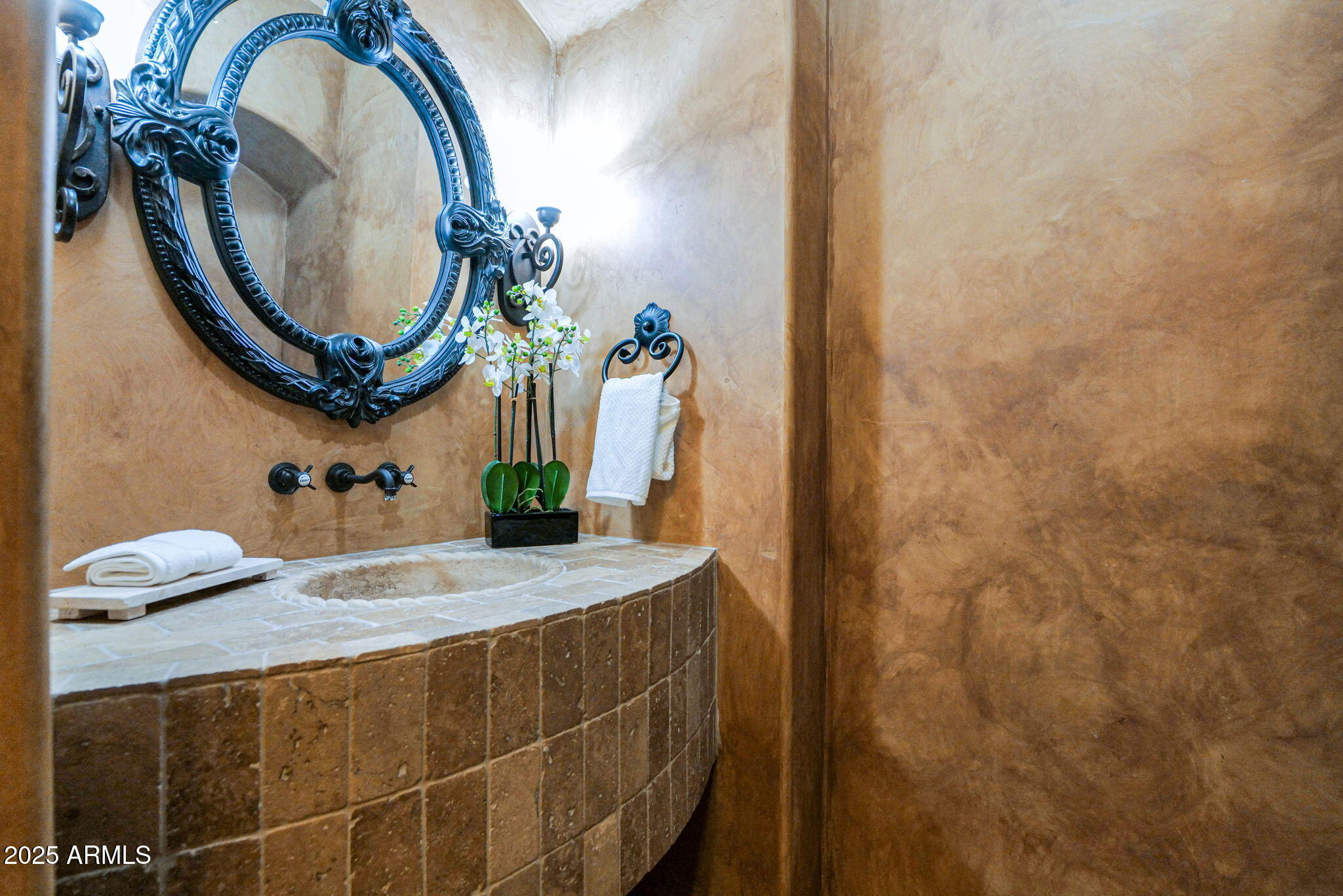 3254 N LADERA Circle