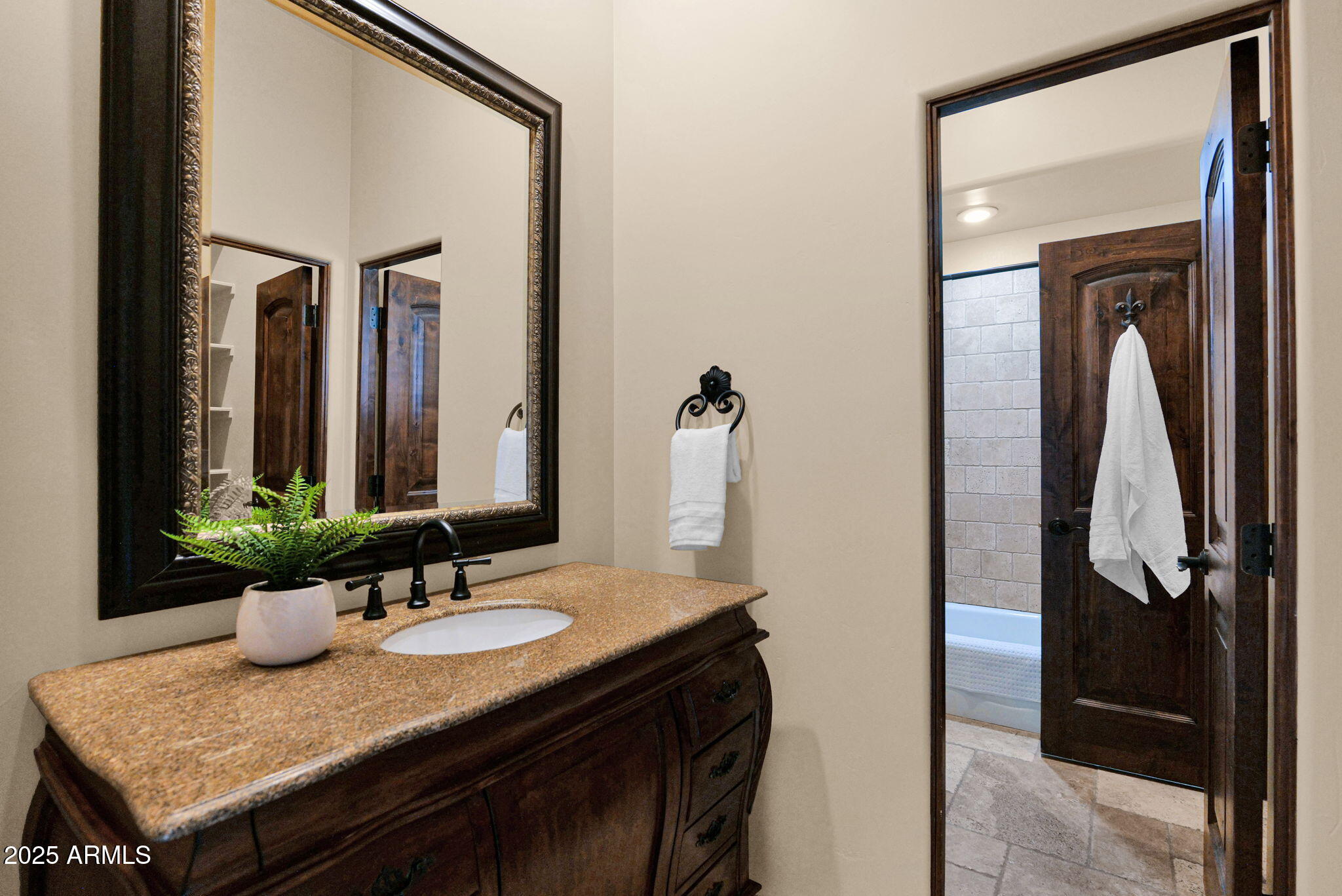 3254 N LADERA Circle