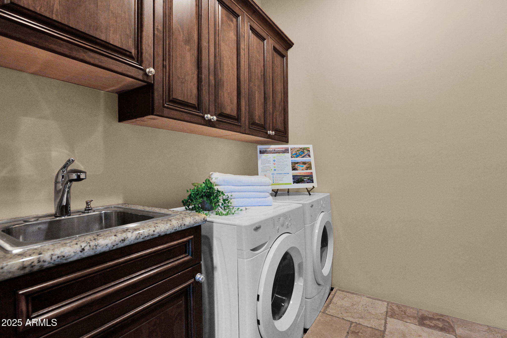 3254 N LADERA Circle