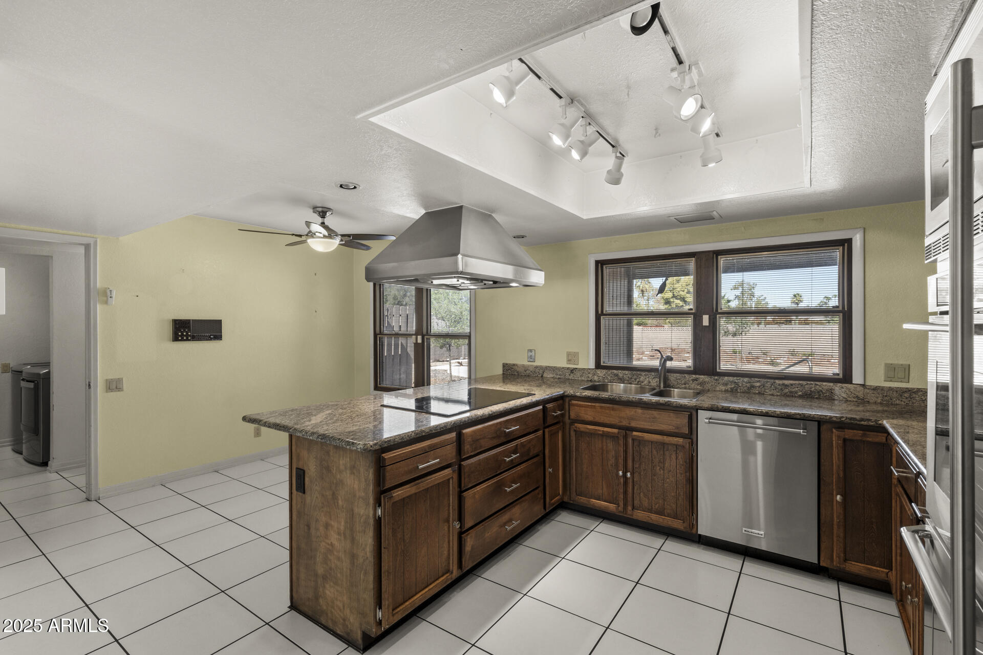 8426 E PARADISE Drive