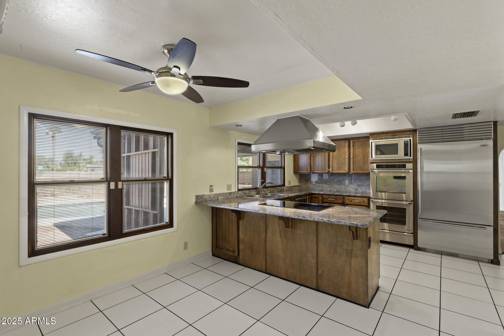 8426 E PARADISE Drive