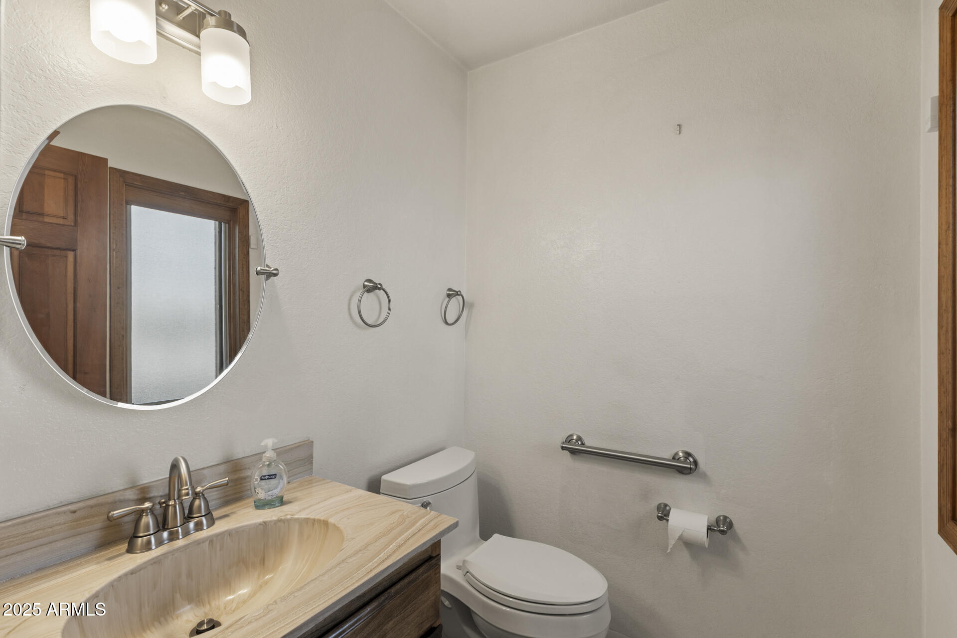 8426 E PARADISE Drive